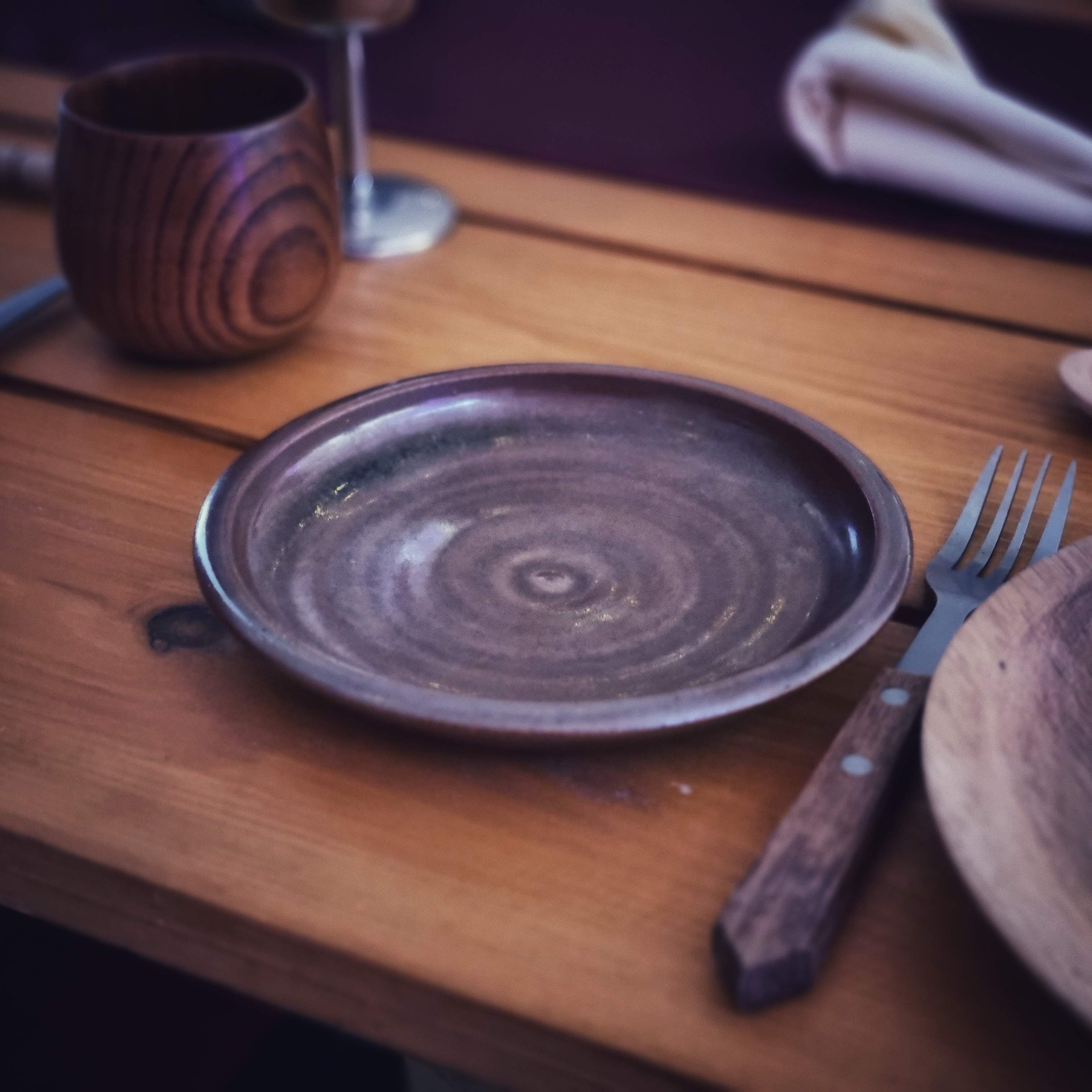 Pot plate used as a side plate on wooden tables