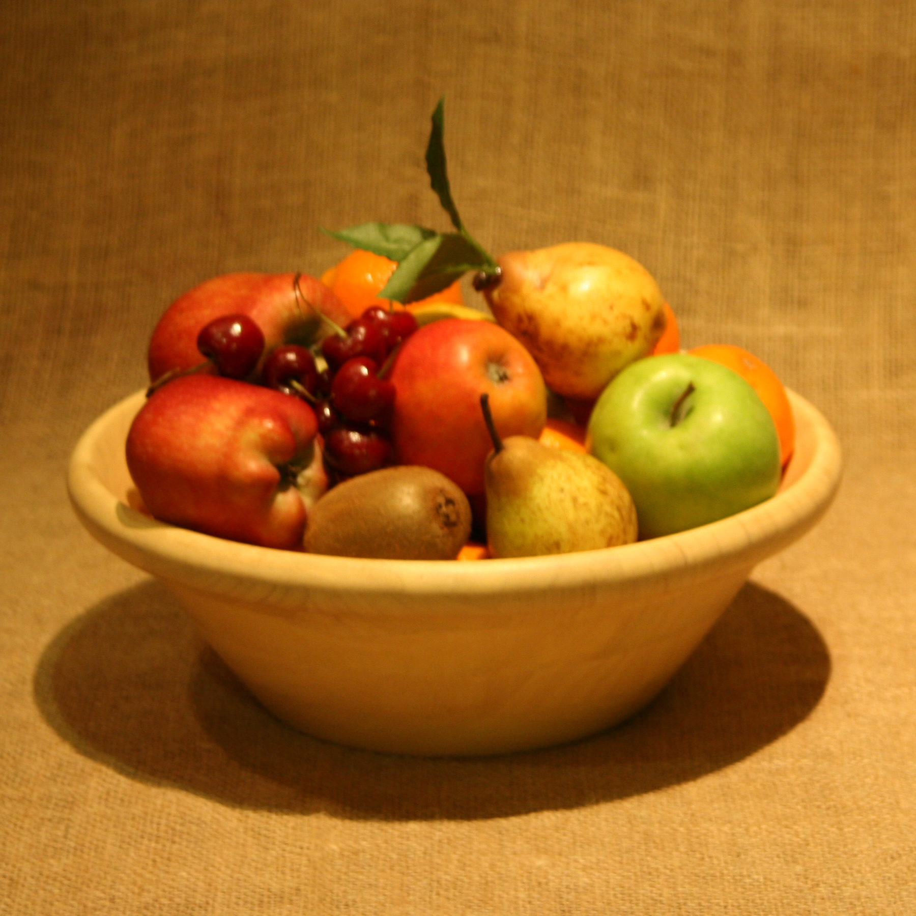 Large wooden bowls make fantastic fruit bowls