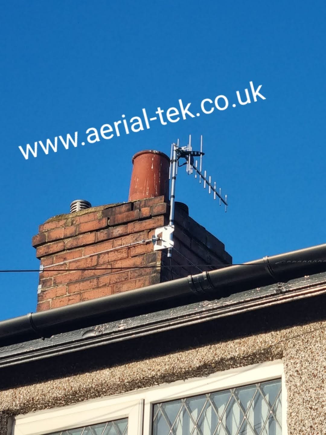 TV AERIAL CHIMNEY MOUNTED