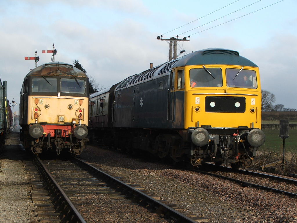 47105 leaves Toddington with the 1115 departure passing 47701 in between turns - 27/12/08