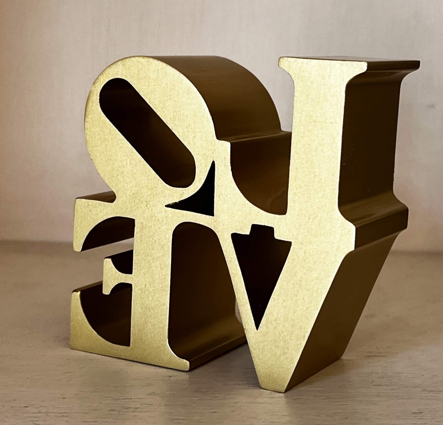 Robert Indiana - Love sculpture (paperweight)