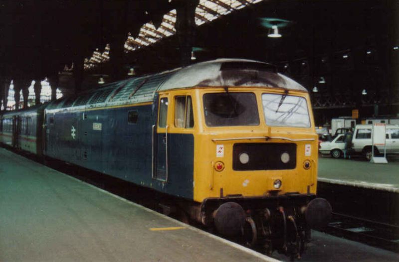 47105 at Paddington in late December 1991, having arrived with an ECS
(N Antolic)