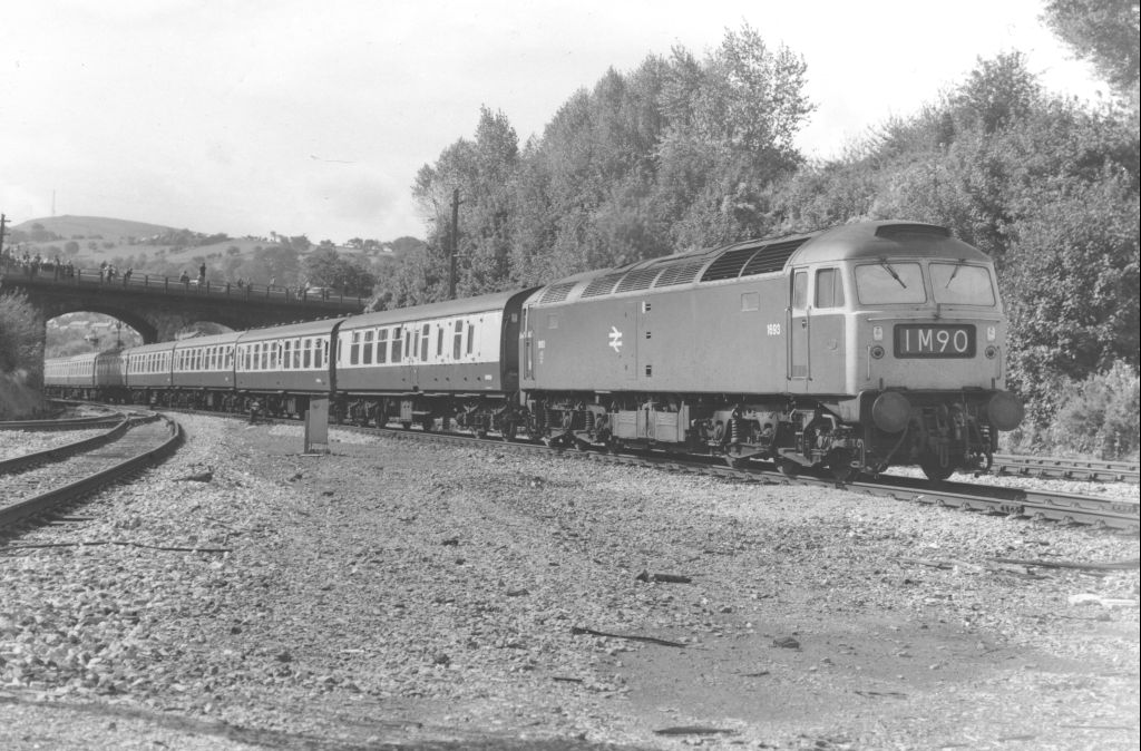 1693 arriving at Pontypool Road (Date Unknown)

(D Canning)
