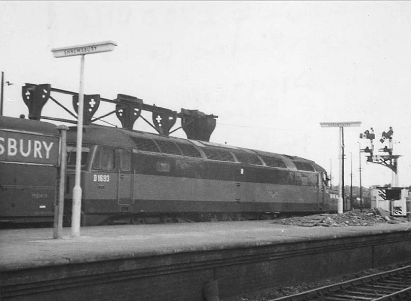 D1693 at Shrewsbury - 15/08/64

(Roger Walker)