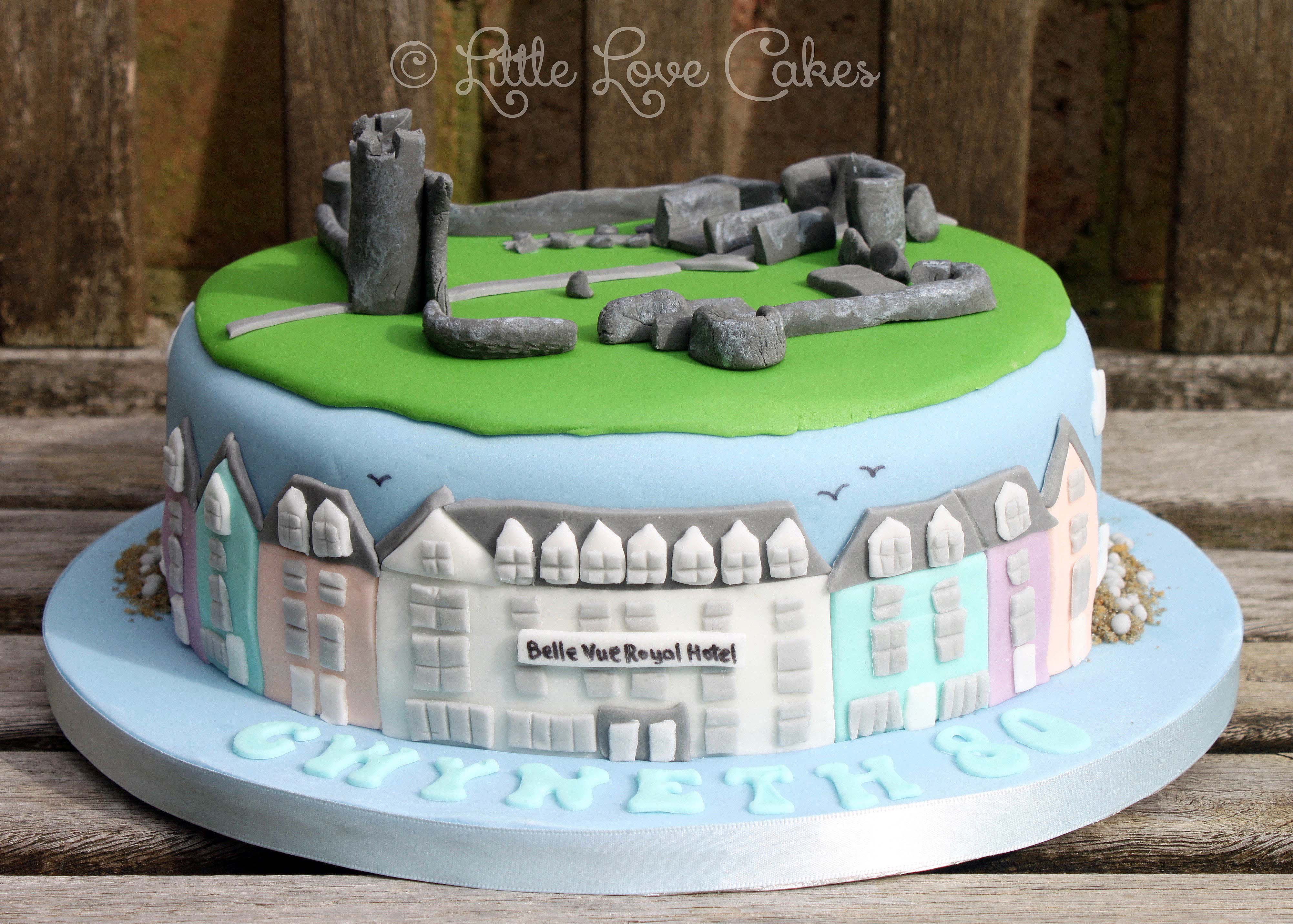 Aberystwyth seaside and castle cake