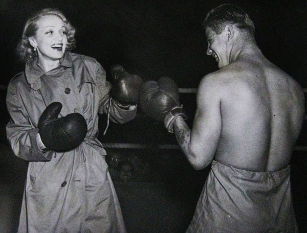 Marlene Dietrich Italy 1944