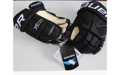 BAUER Vapor X700 Hockey Glove Black– Junior 10.0 & 12.0 Available
