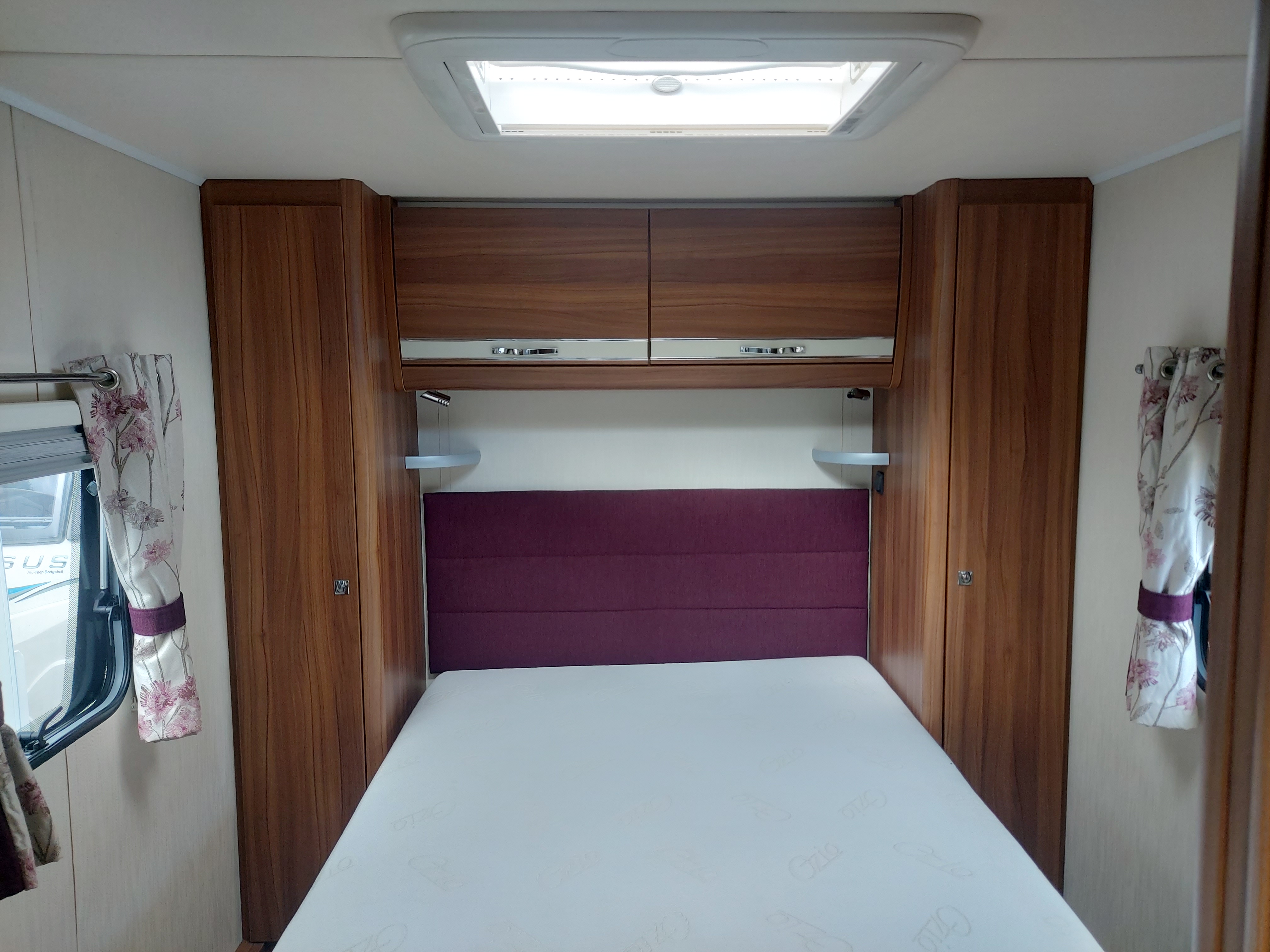 2015 Elddis Affinity 550 Transverse Island Bed Caravan, Motor Mover