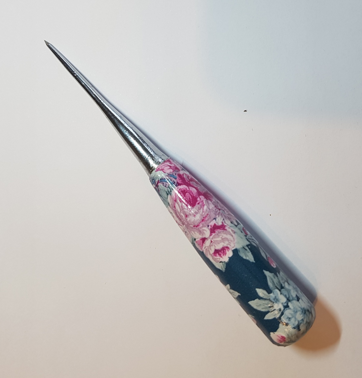 Decorated Felting Tool - Flowers Pink on Grey Blue