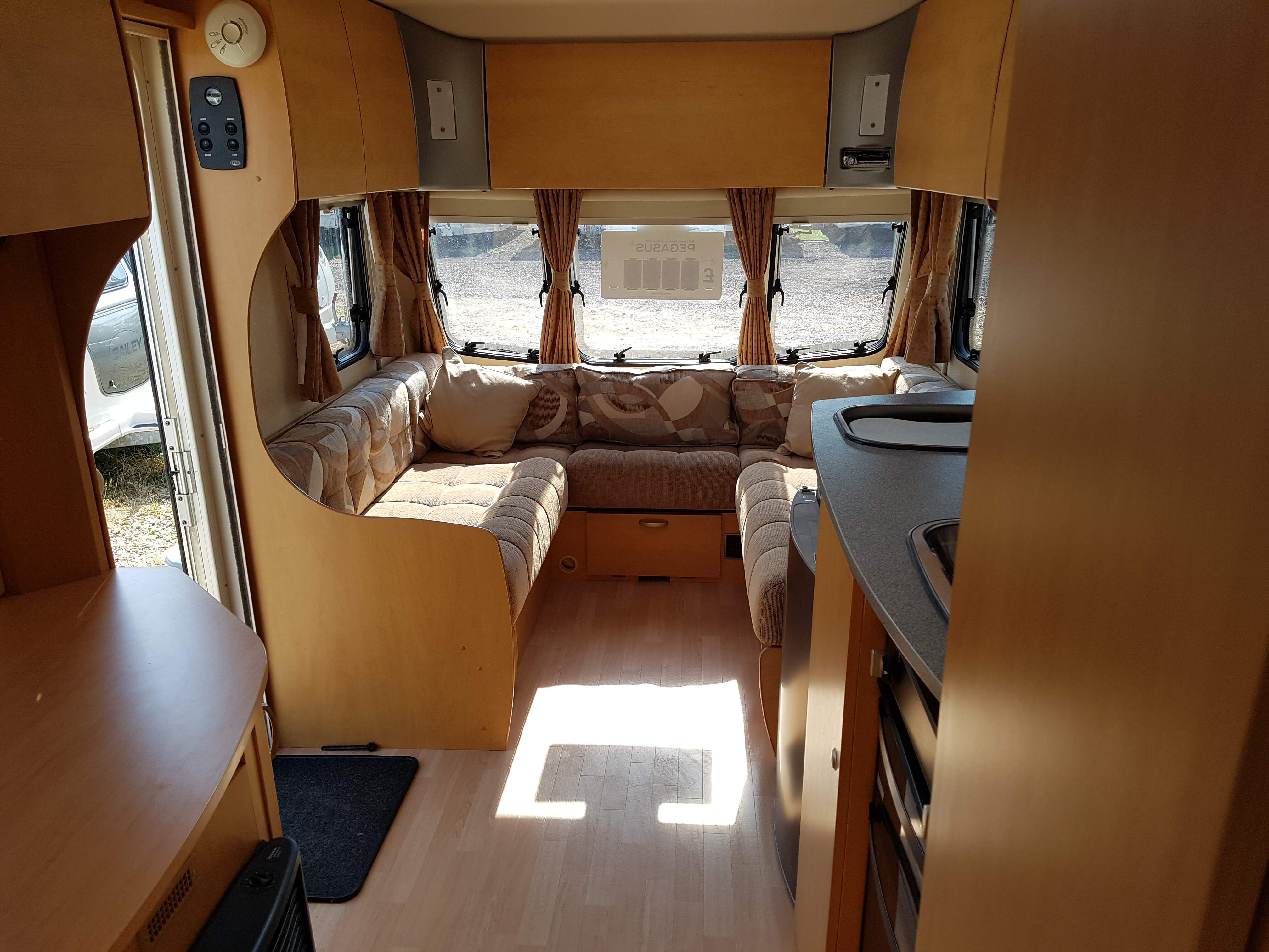 NOW SOLD 2009 Bailey Ranger GT60 520-4, 4 Berth FIXED BED Lightweight Caravan with Motor Mover
