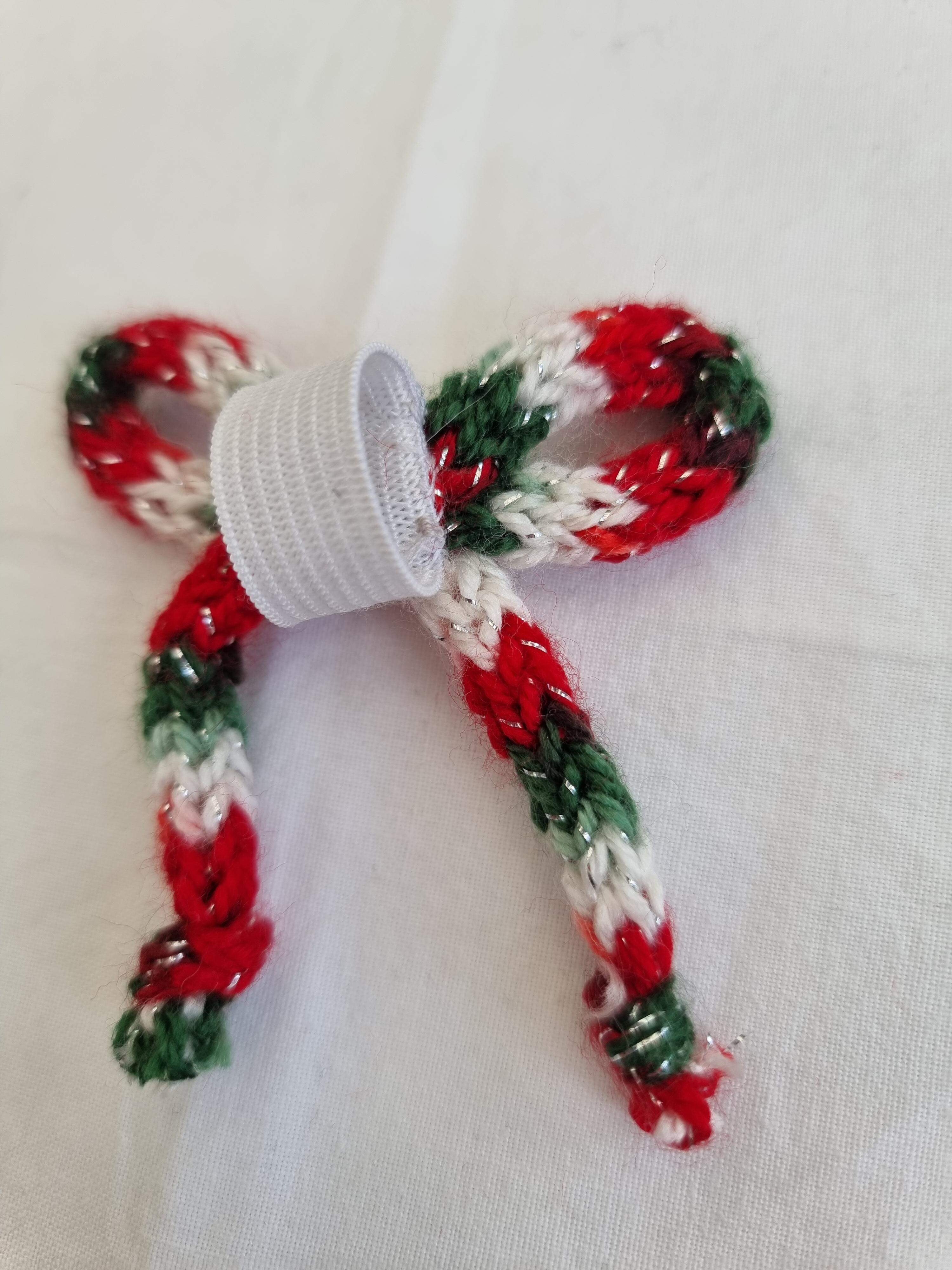 Festive Kmitted Collar Bow