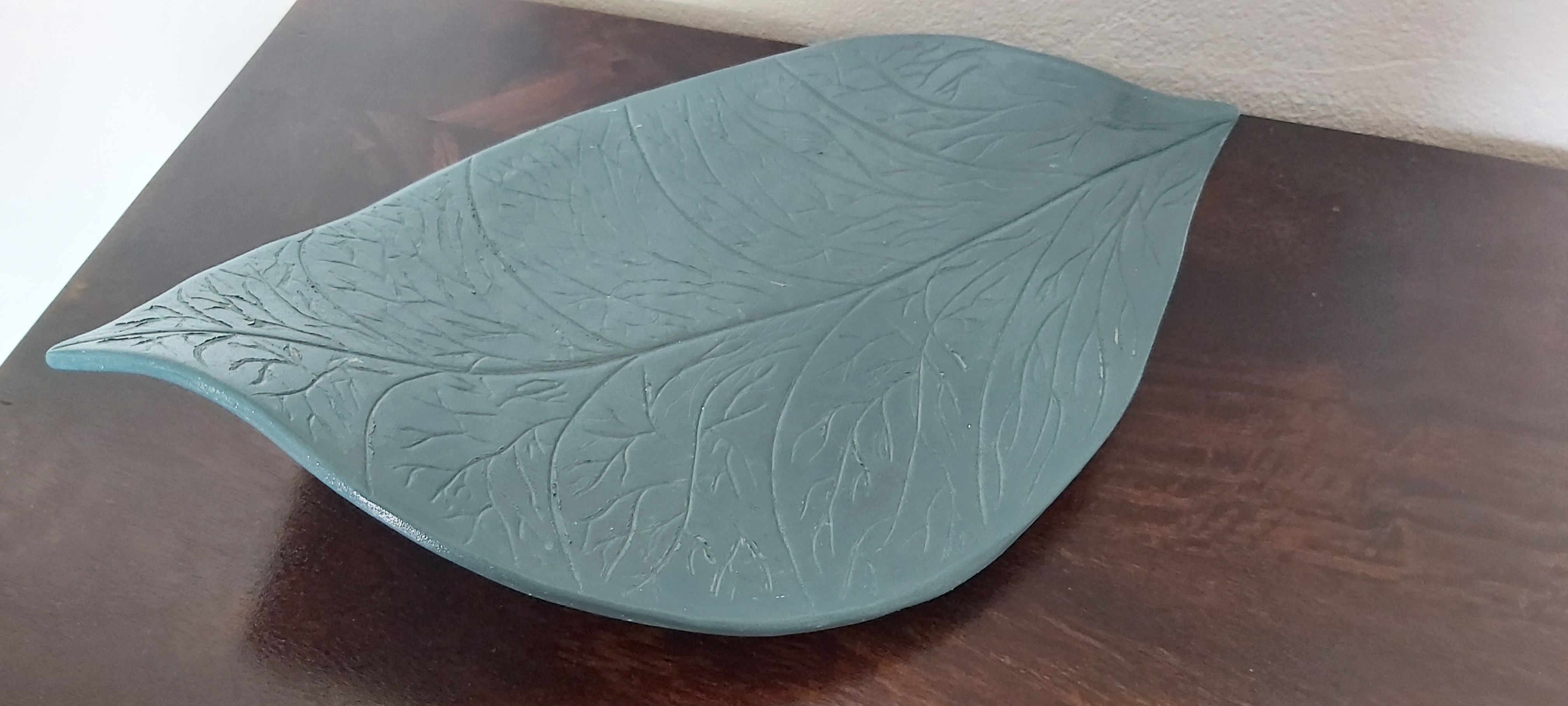 Porcelain leaf platter