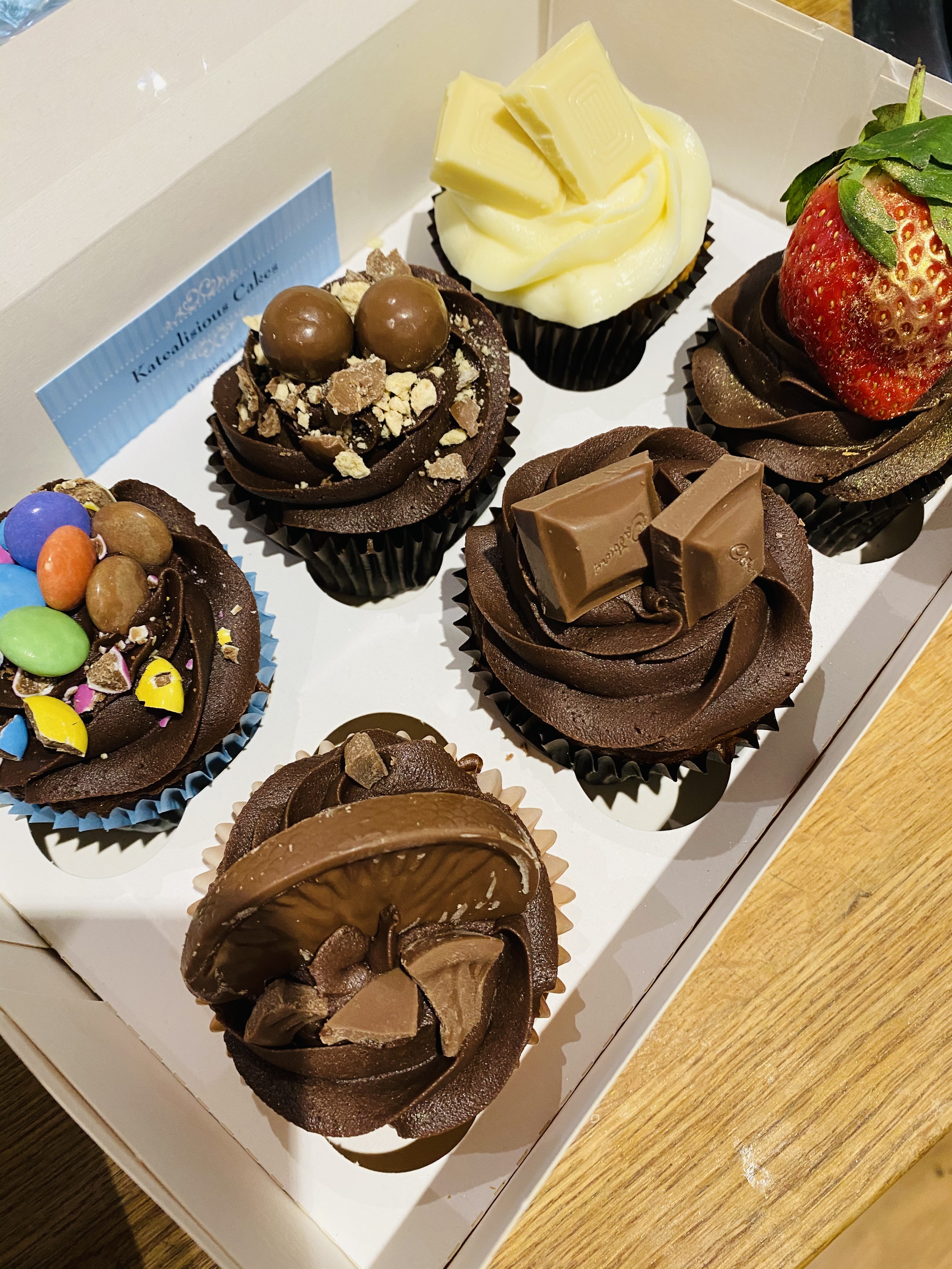 Box of 6 mixed cupcakes