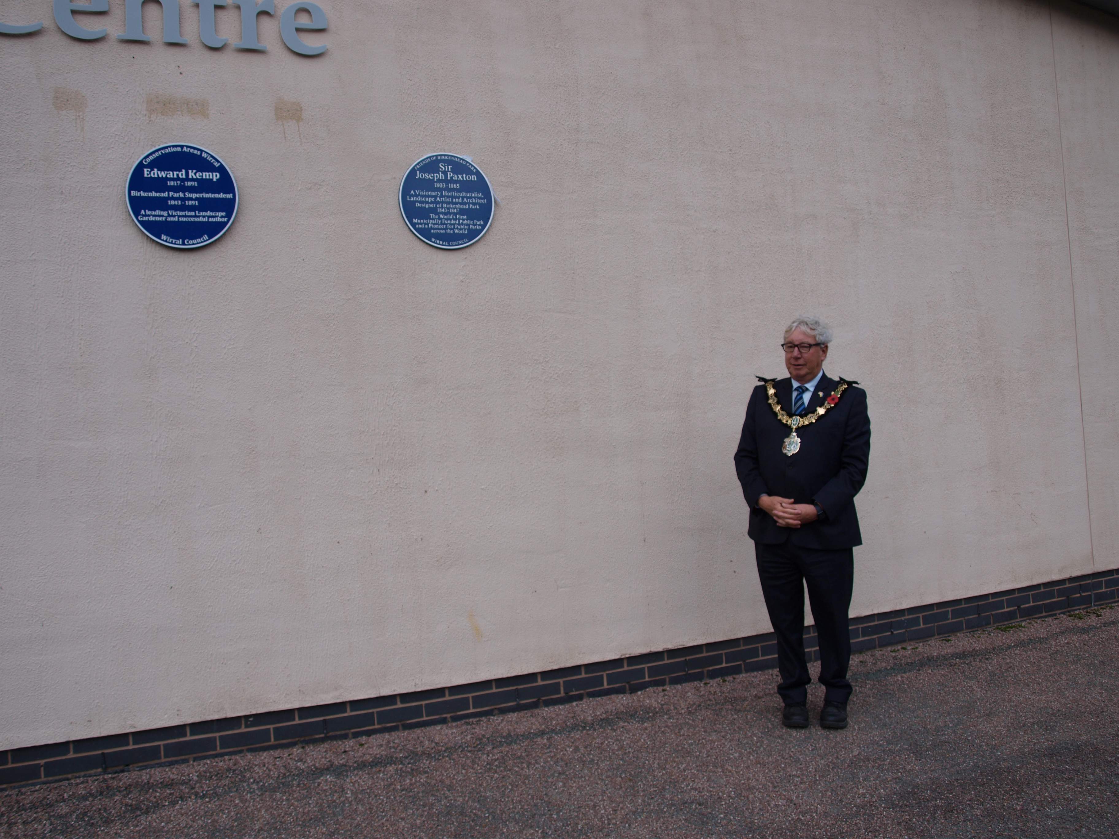 The Paxton Blue plaque alongside the Edward Kemp plaque