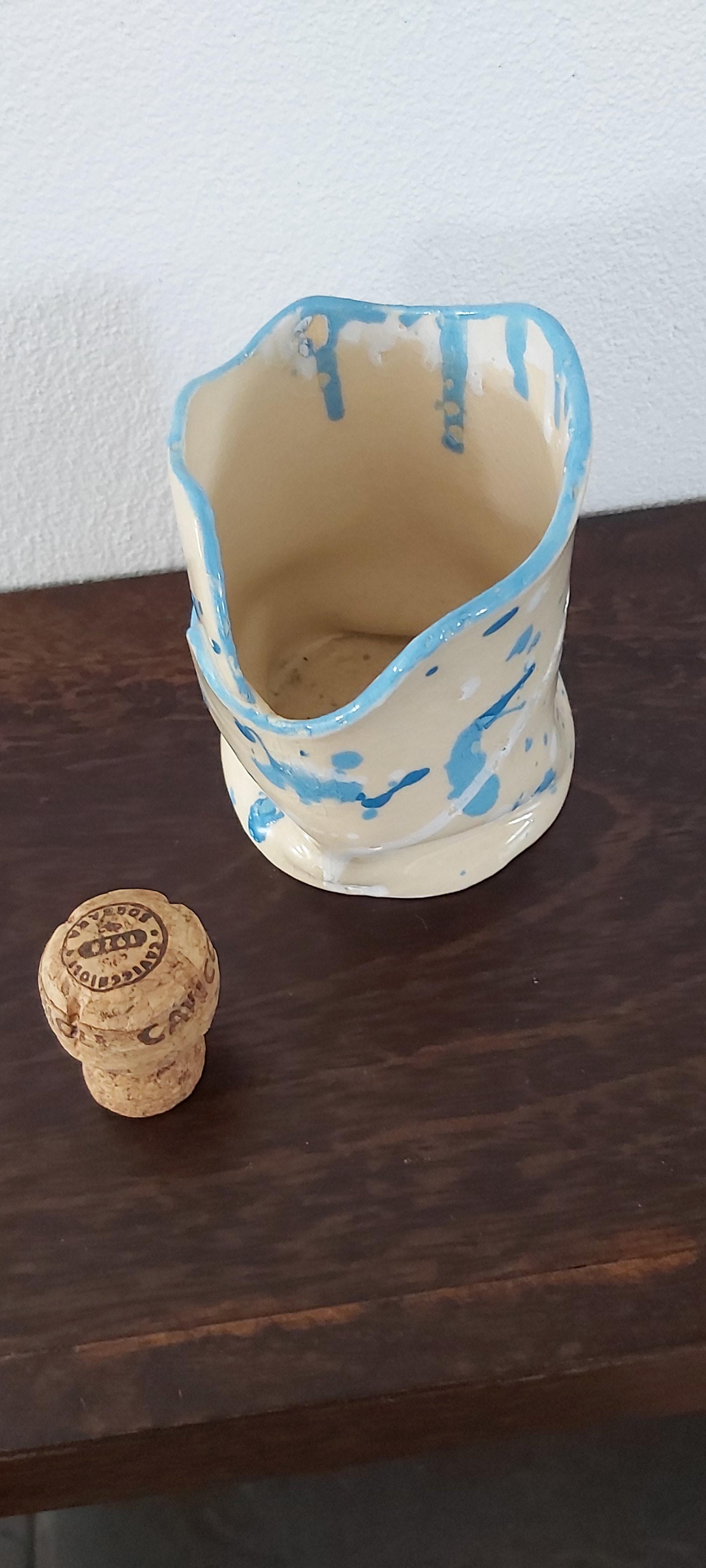 Earthenware pen holder