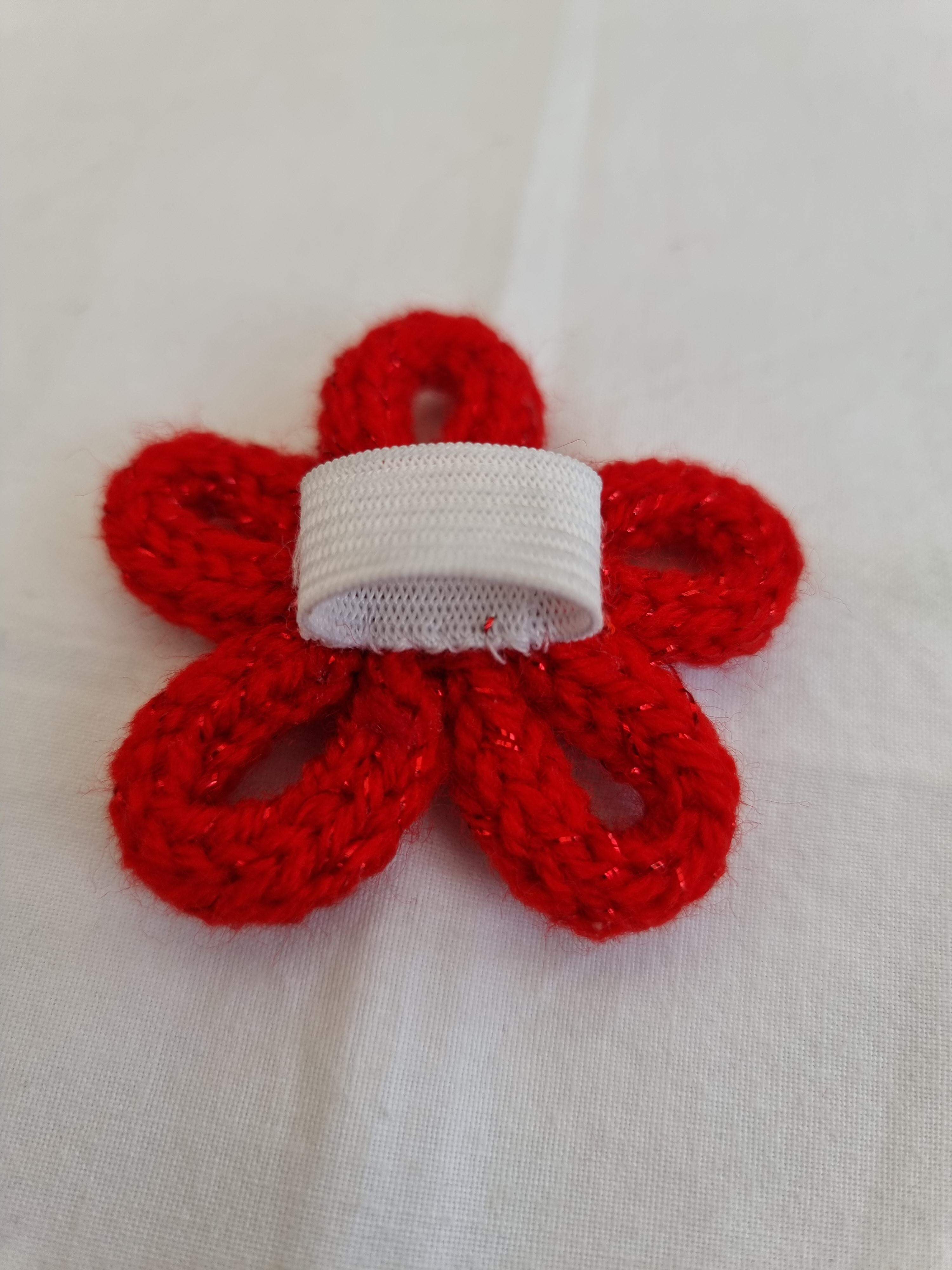 Knitted Open Collar Flower