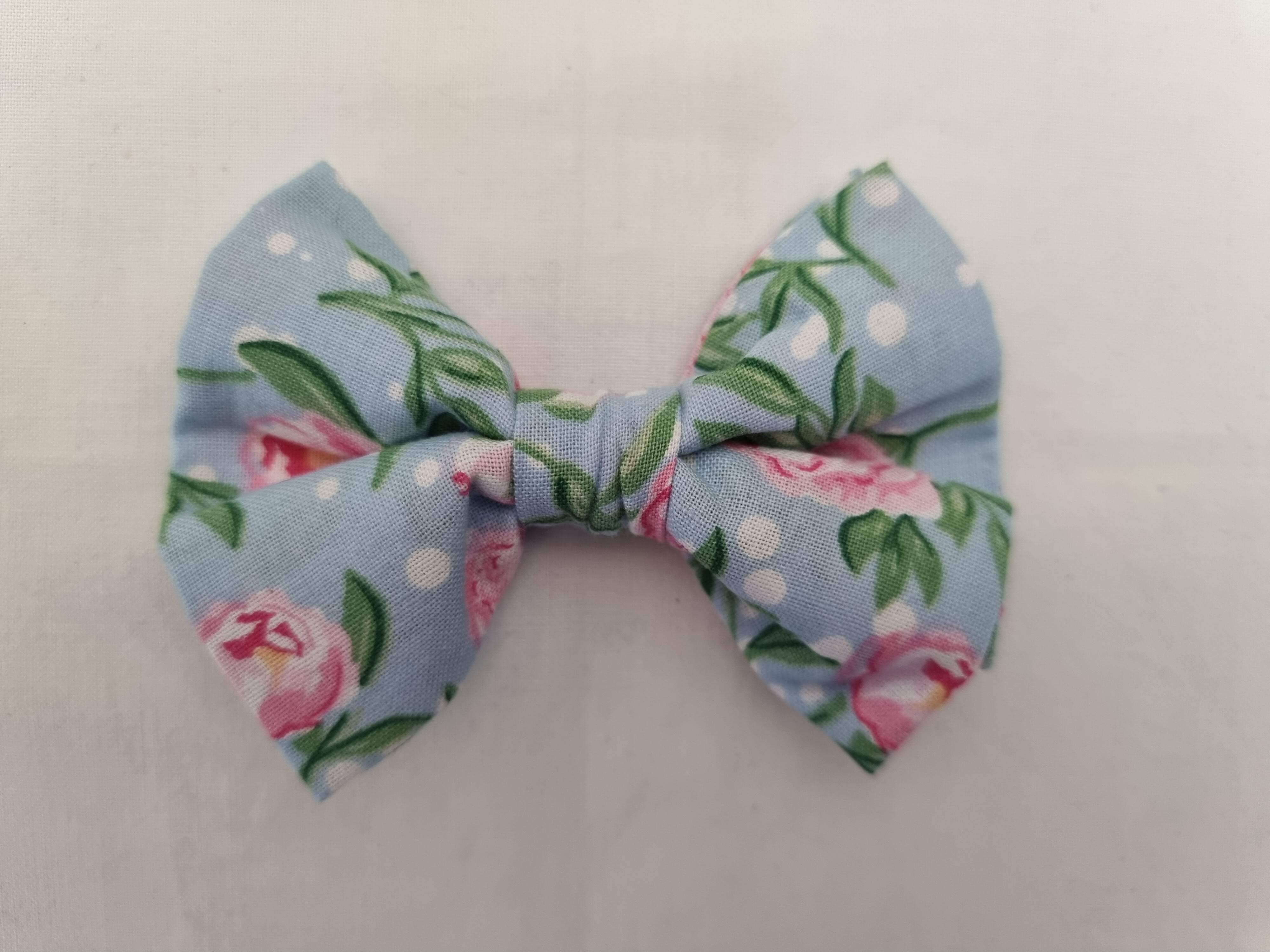 Large Floral Print Collar Bow-Tie