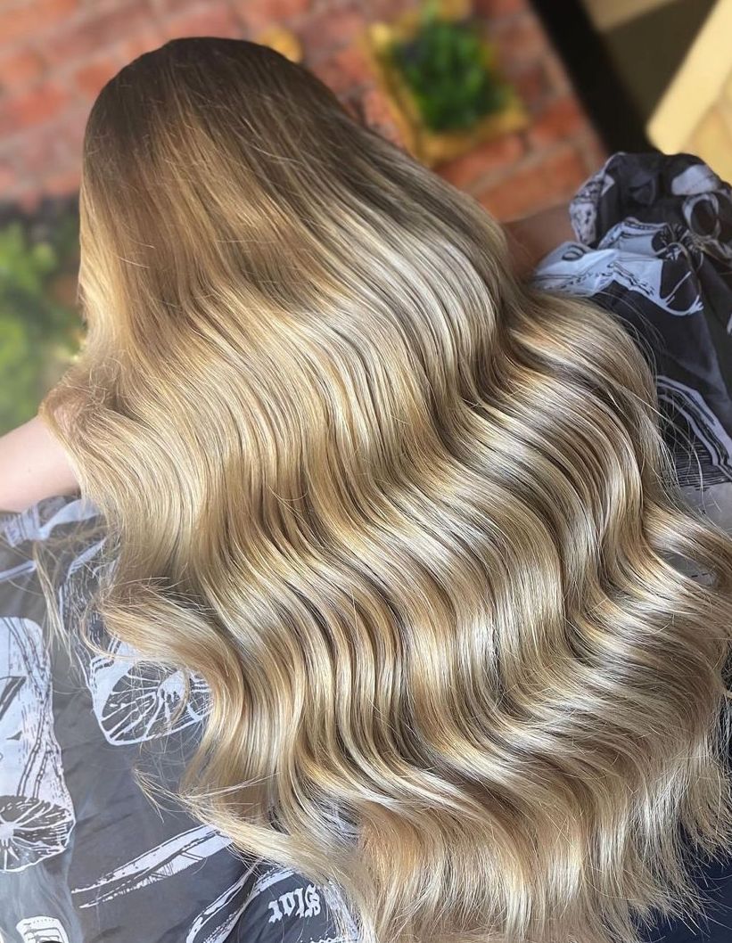 This gorgeous masterpiece was created by Full head of foils using honey and chocolate