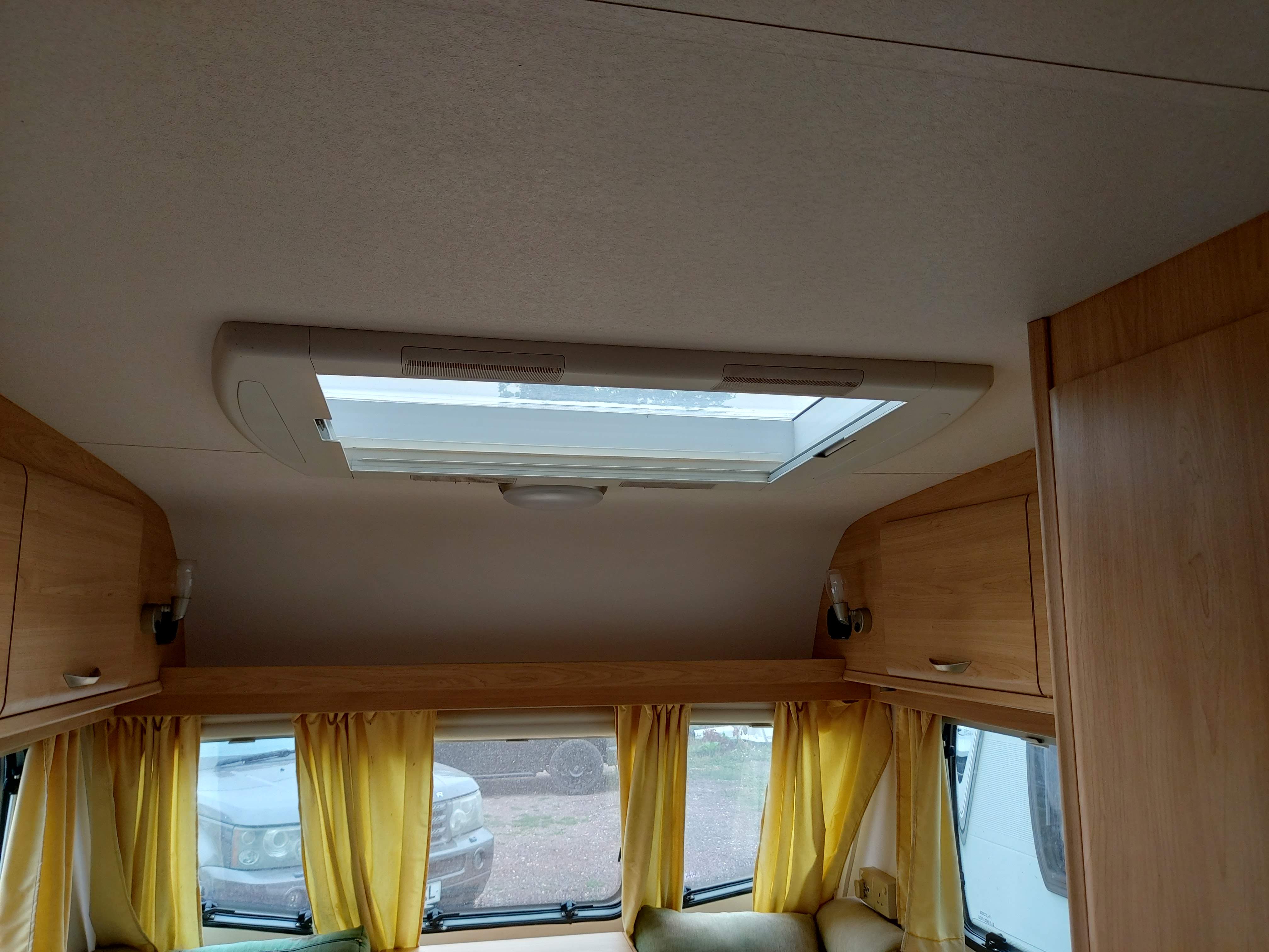 NOW SOLD 2006 Lunar Zenith 4, 4 Berth with rear bunks Caravan TRADE CLEARANCE SALE