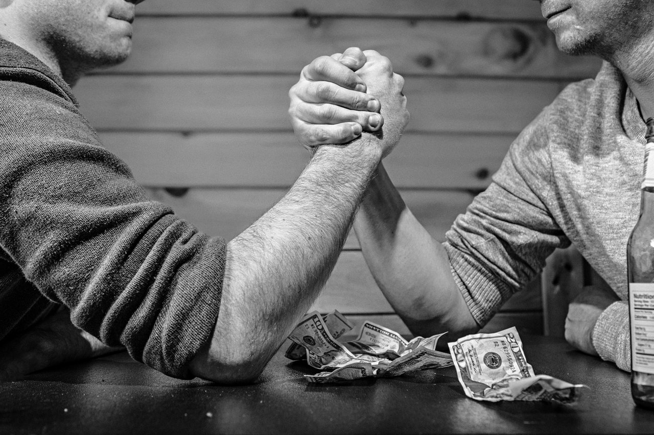 arm-wrestling-bar-betting-4417jpg