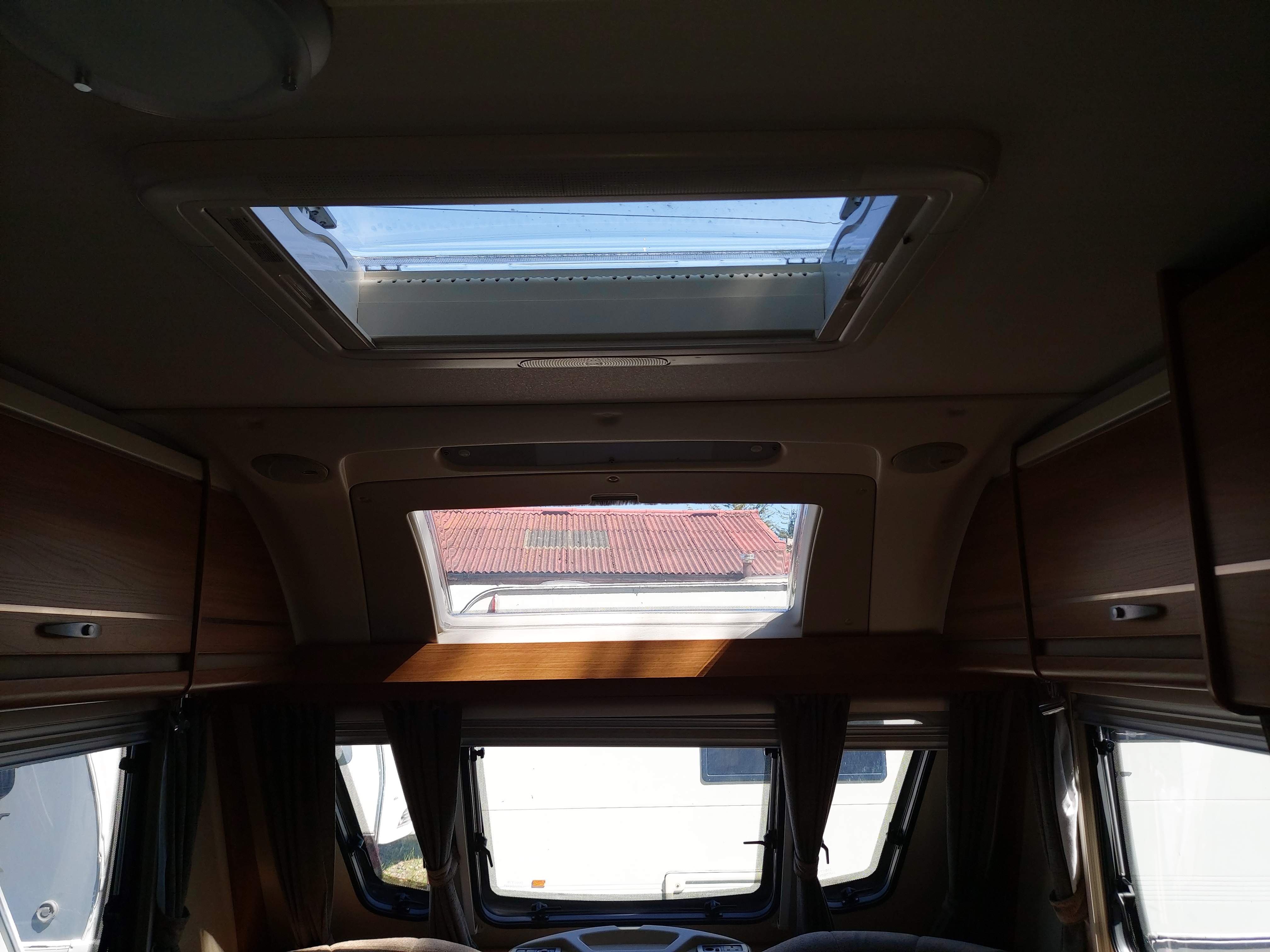 2012 Swift Challenger Sport 554 Fixed Bed End Washroom Caravan, Motor Mover