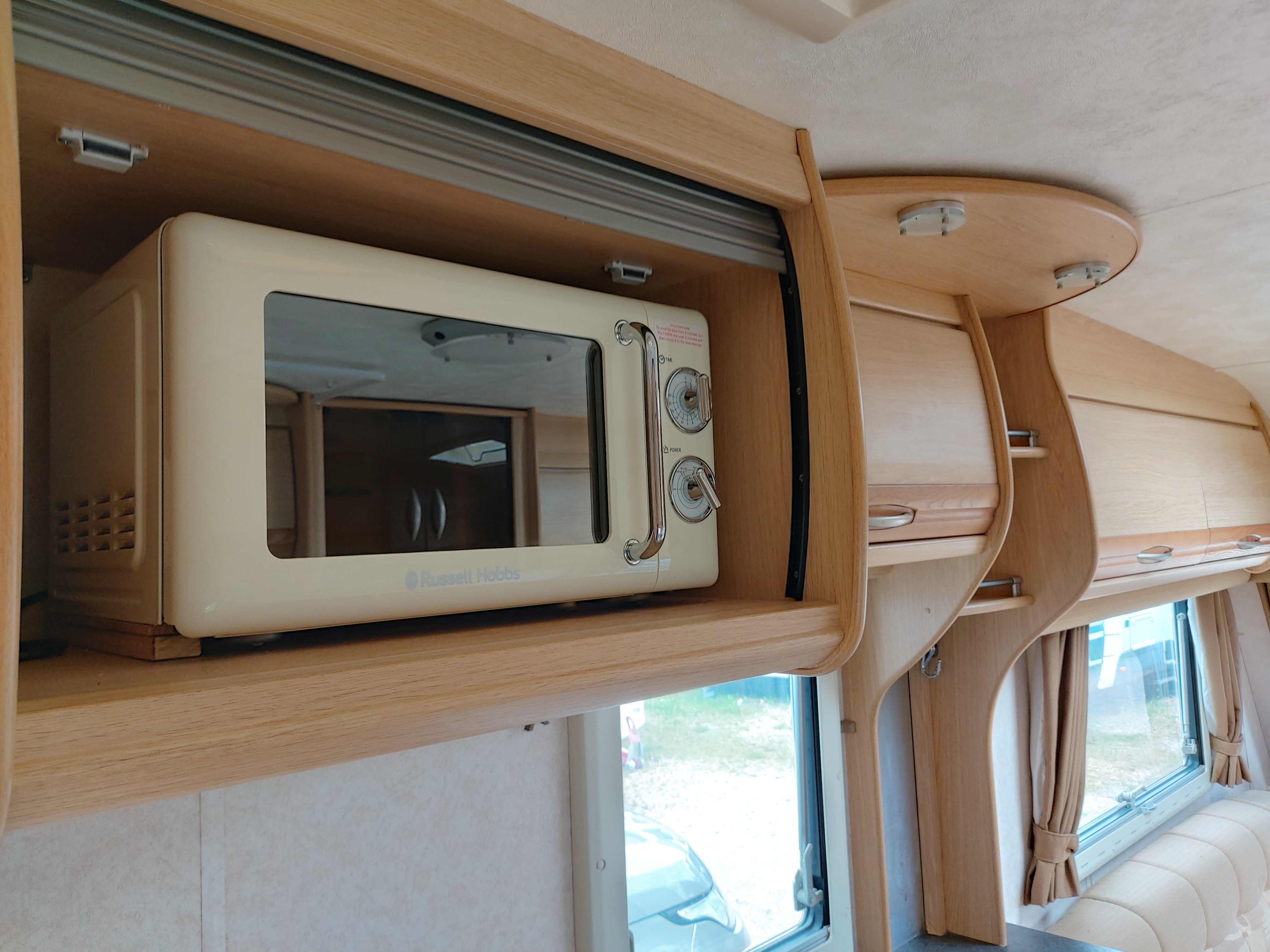 2008 Coachman Pastiche 520 4 Berth Side Dinette End Washroom Caravan