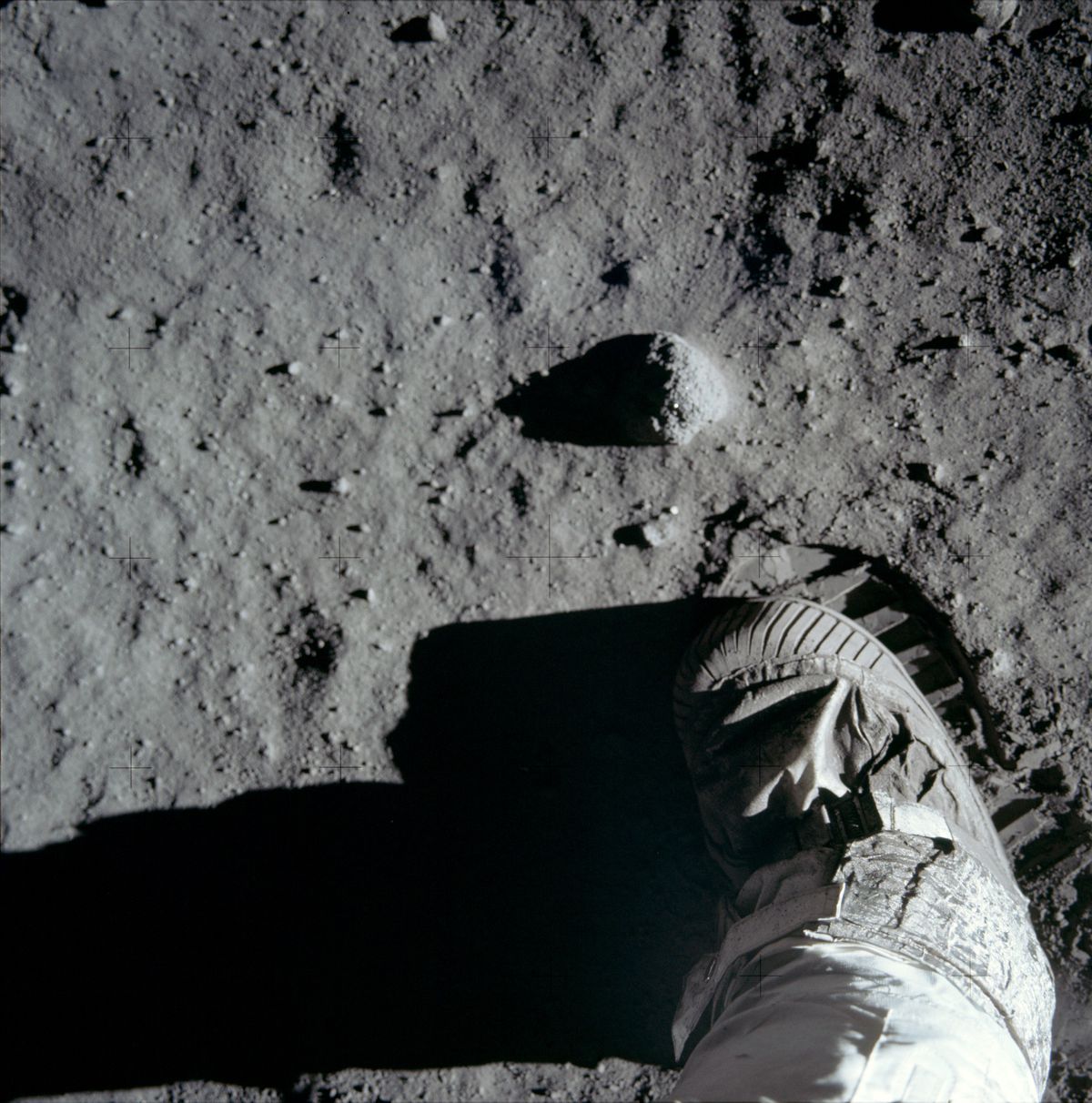 moon landing, moon boot, momentive, space technology, apollo 11, neil armstrong, aerospace, space suit, space boots, silicone expo, silicones, silicone, trade show, elastomers, fluids, resins, gels, silanes, silicon, gaskets, polymers, injection molding, extrusions, sealants, adhesives, lamination, release agent, automotive, aerospace, medical, construction, electronics, mass transit, hvac, converters, testing equipment, hot melting,