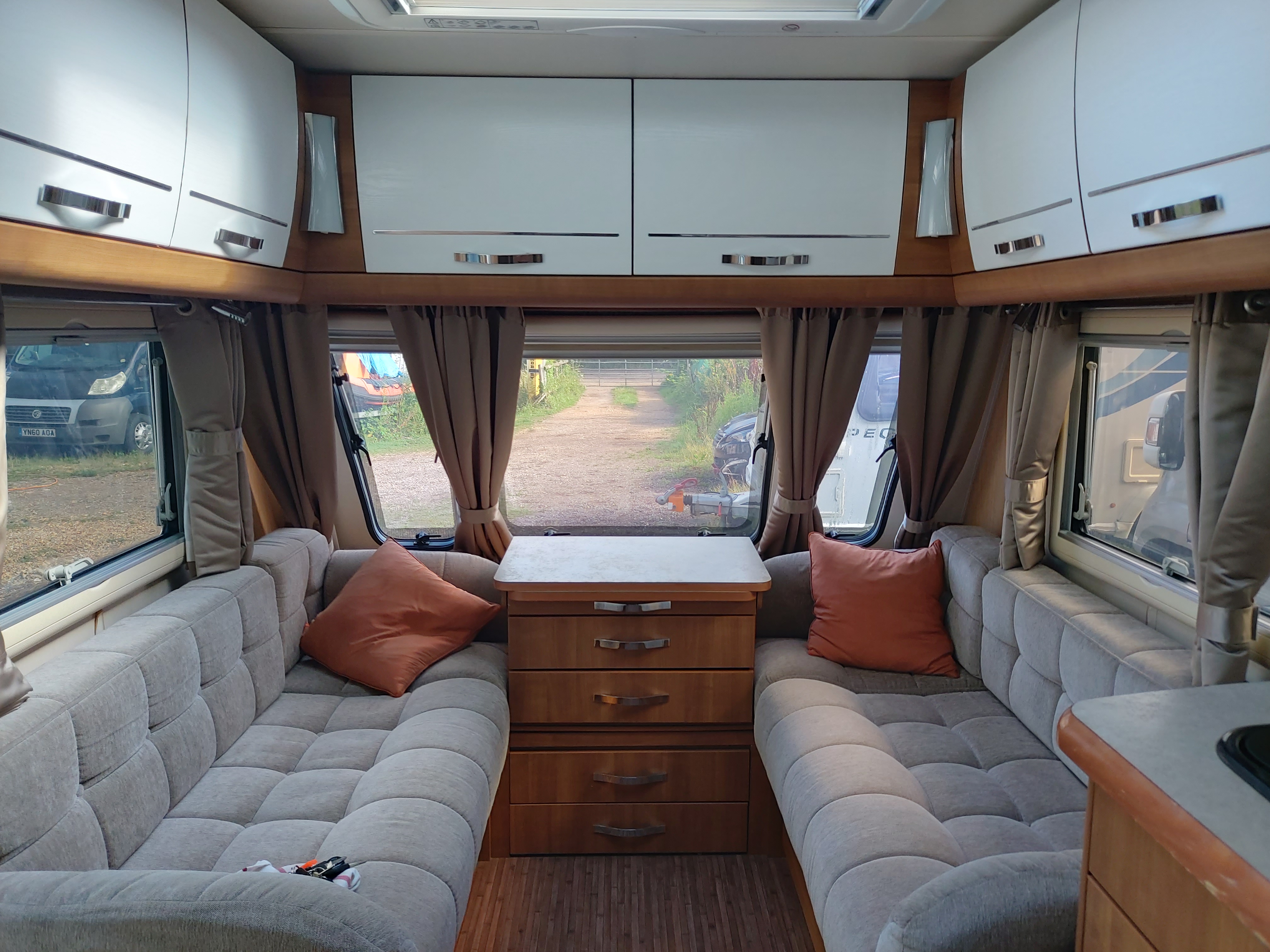 2012 Buccaneer Clipper Twin Axle Fixed Single Beds End Washroom Caravan