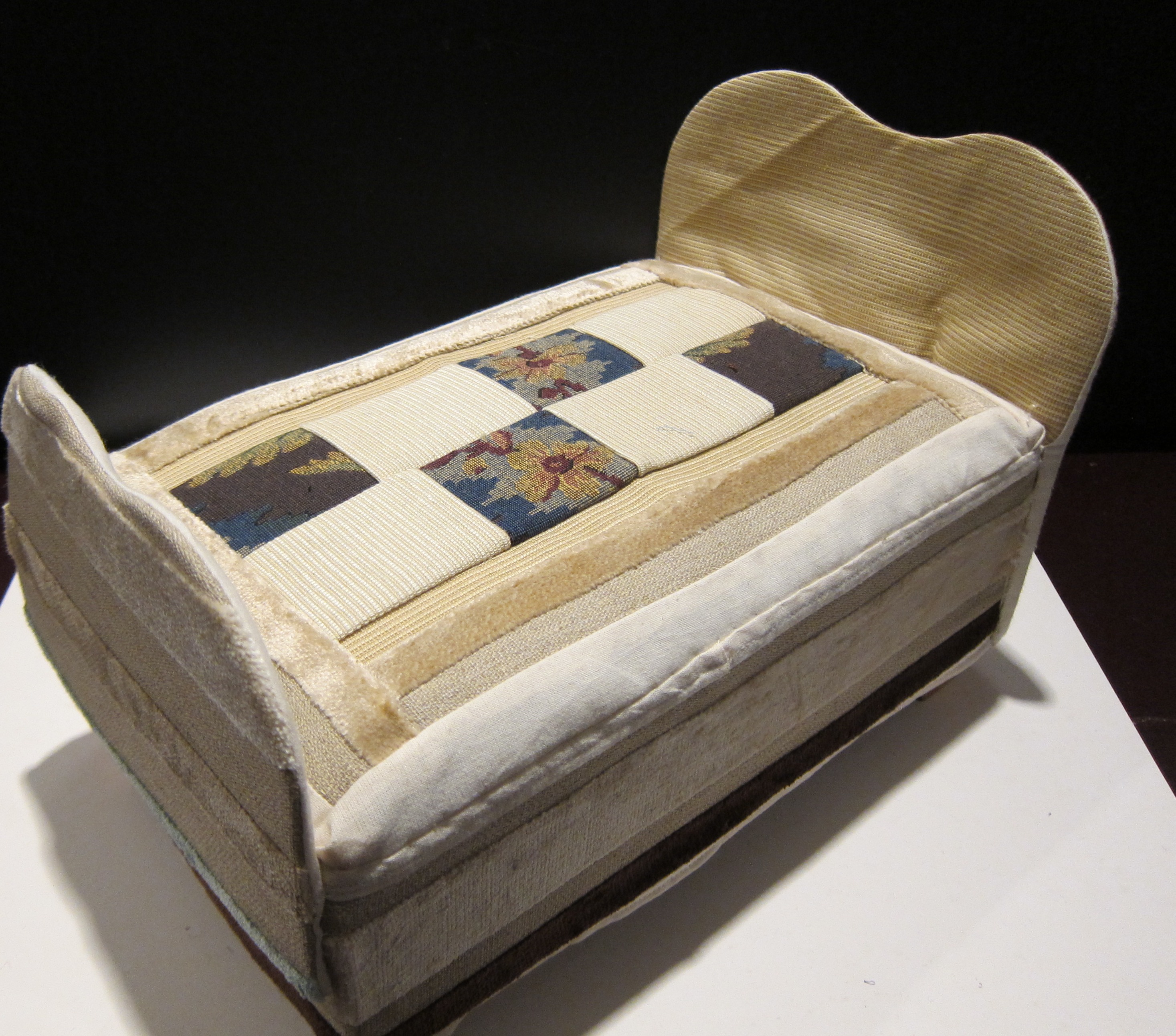 Mini Dolls Bed