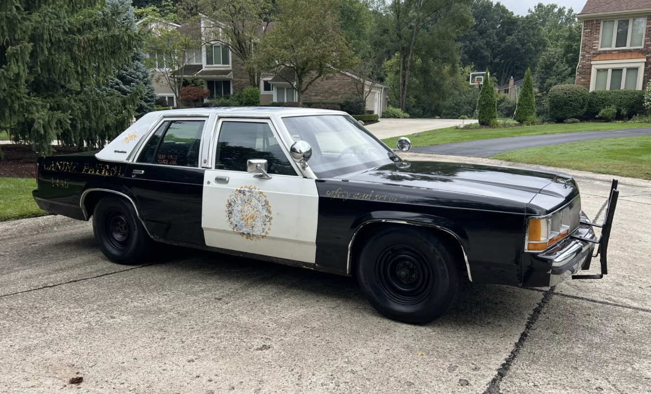 1991 Ford Police Interceptor Owned by One of the Original Ghostbusters Is Up for Grabs