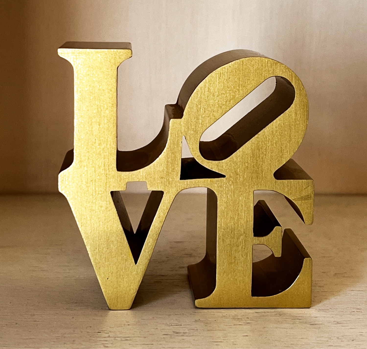 Robert Indiana - Love sculpture (paperweight)