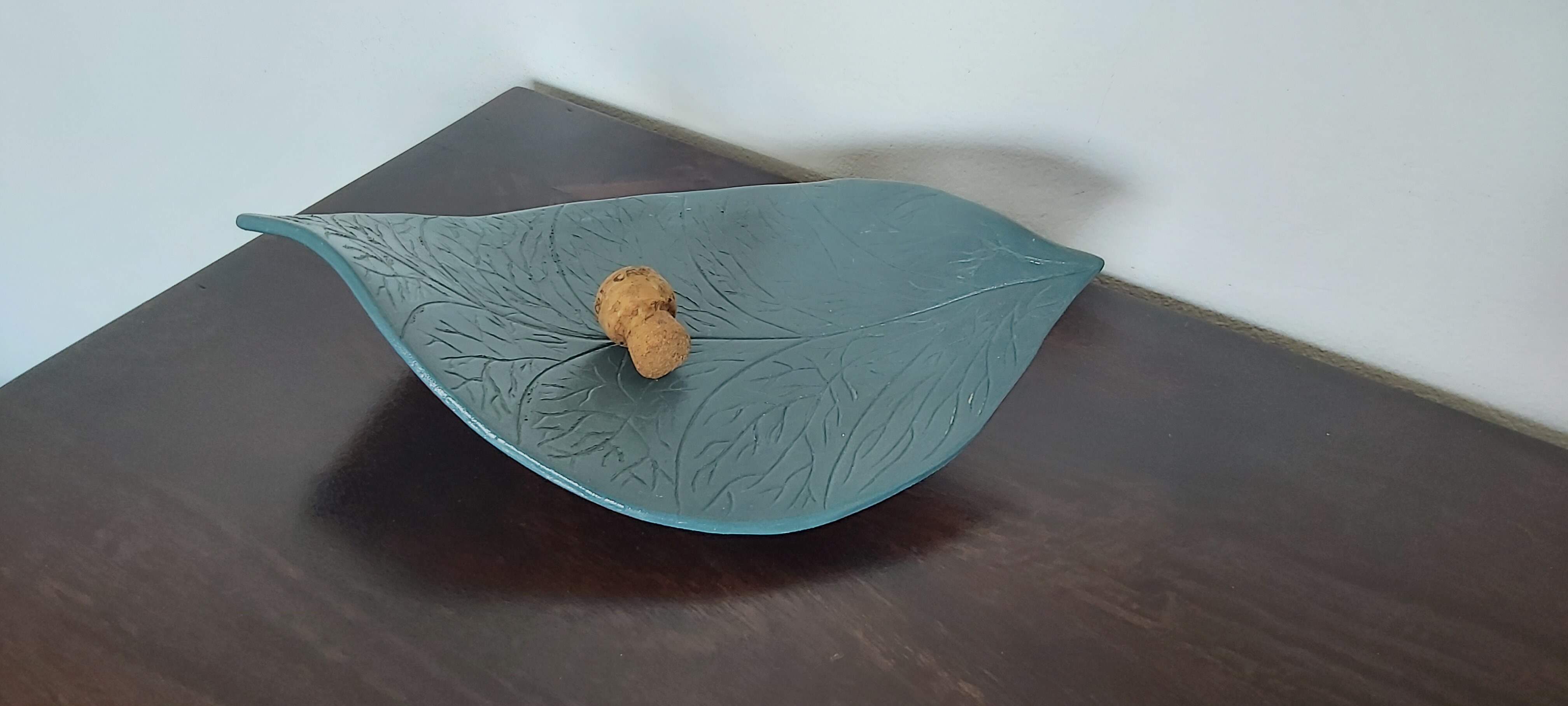 Porcelain leaf platter