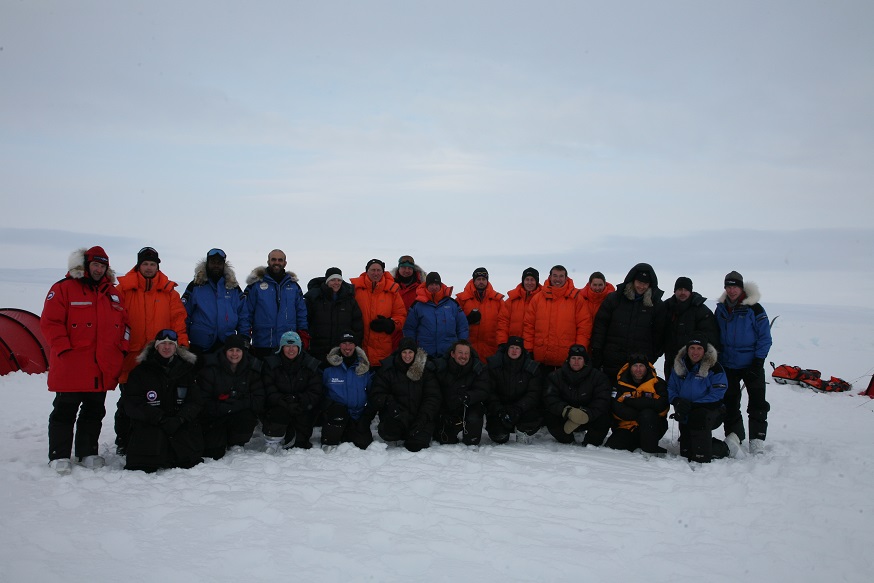 Group photo of the Polar Challenge 2010 Teams on route!