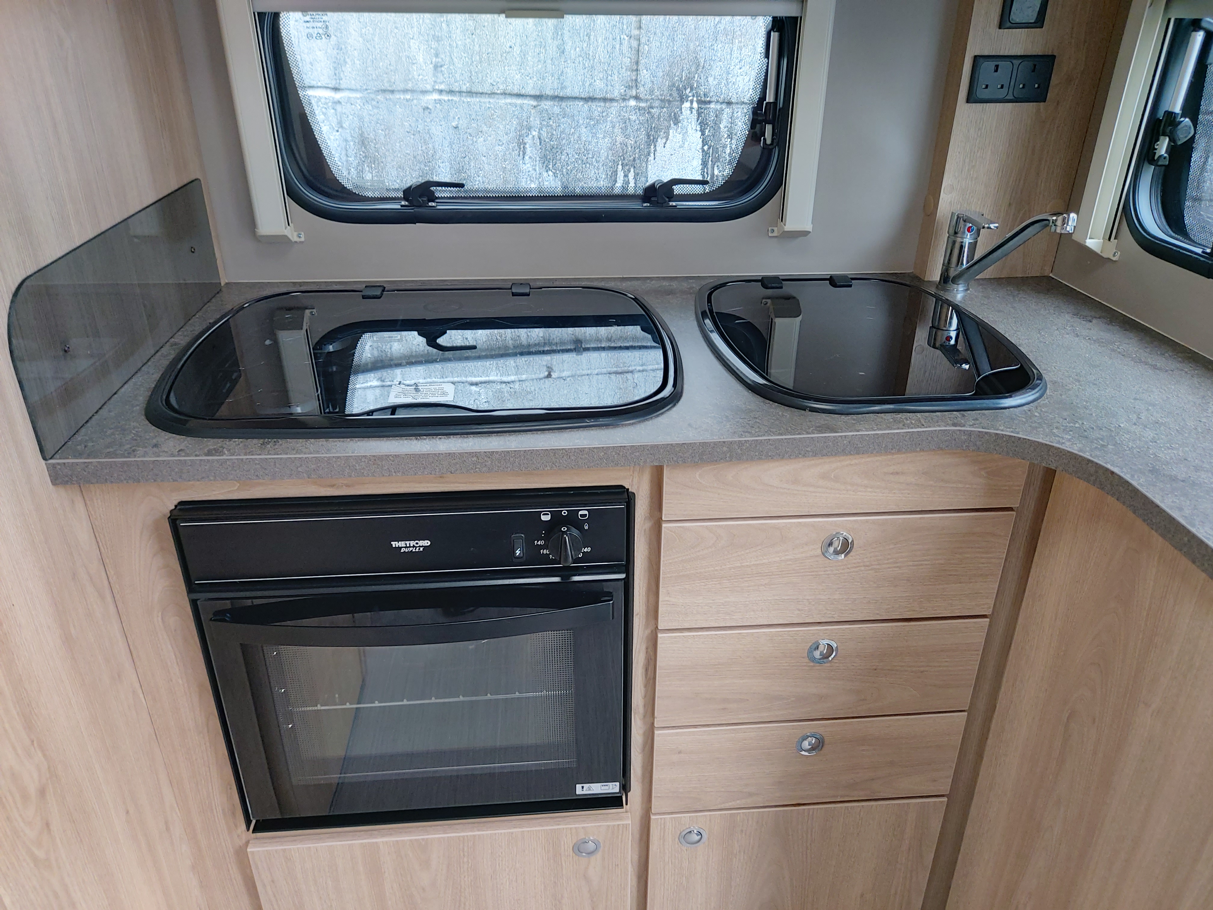 2018 Elddis Xplore 422 SOLID 2 Berth End Kitchen lightweight Caravan, Solar