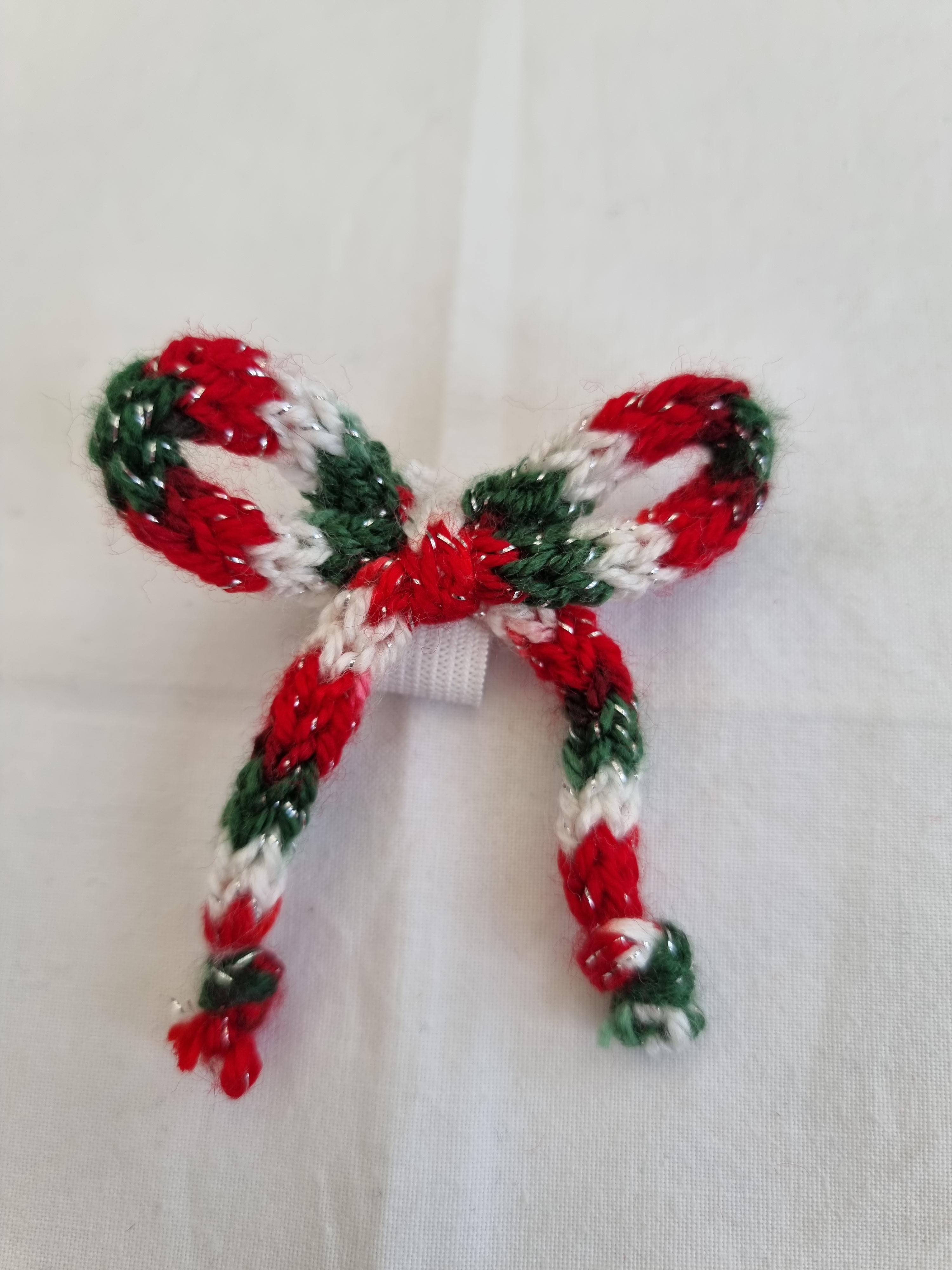 Festive Kmitted Collar Bow