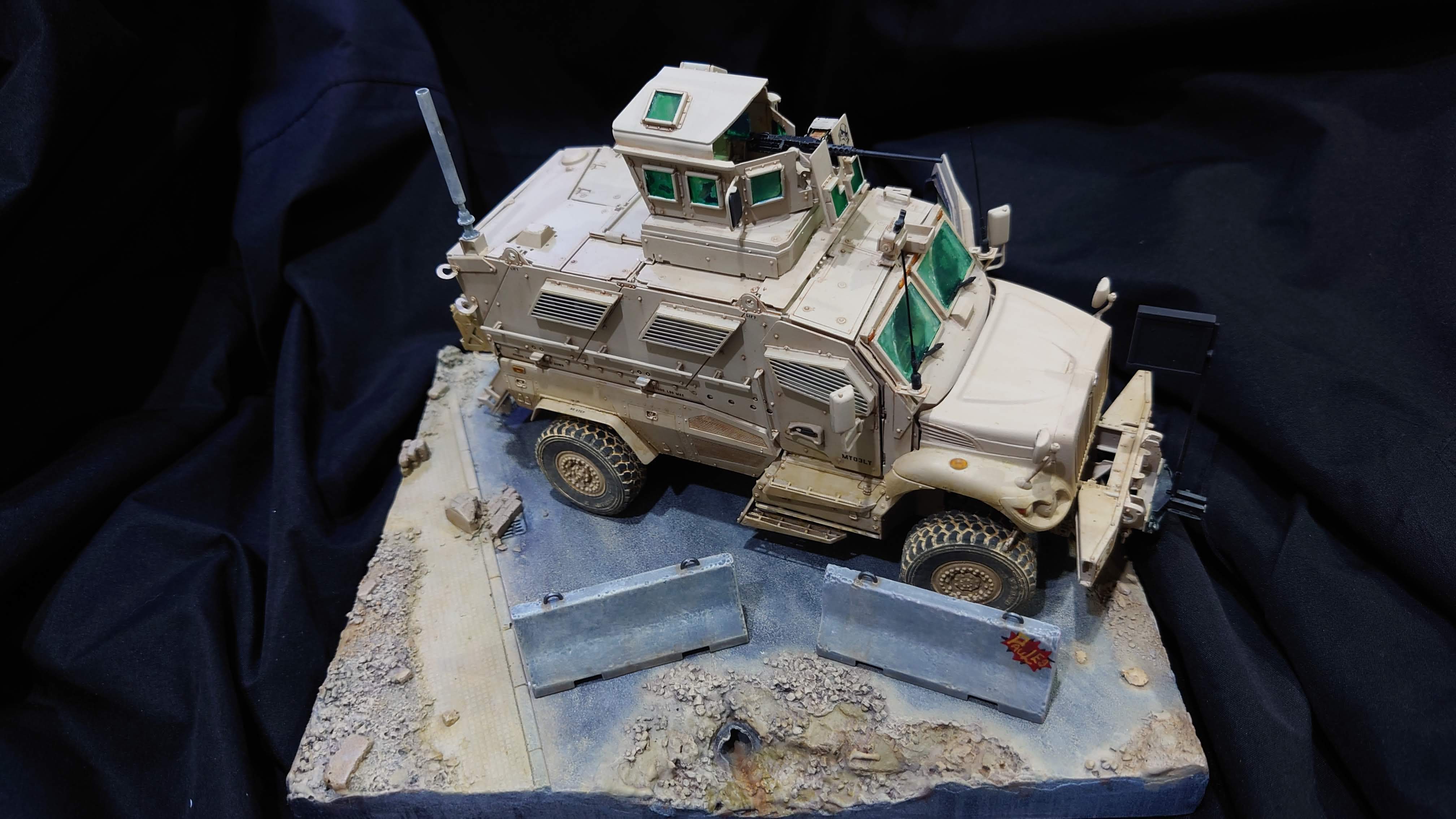 Bronco Models, Ceramic base from Fields of Glory with MENG barrier set, 1:35.