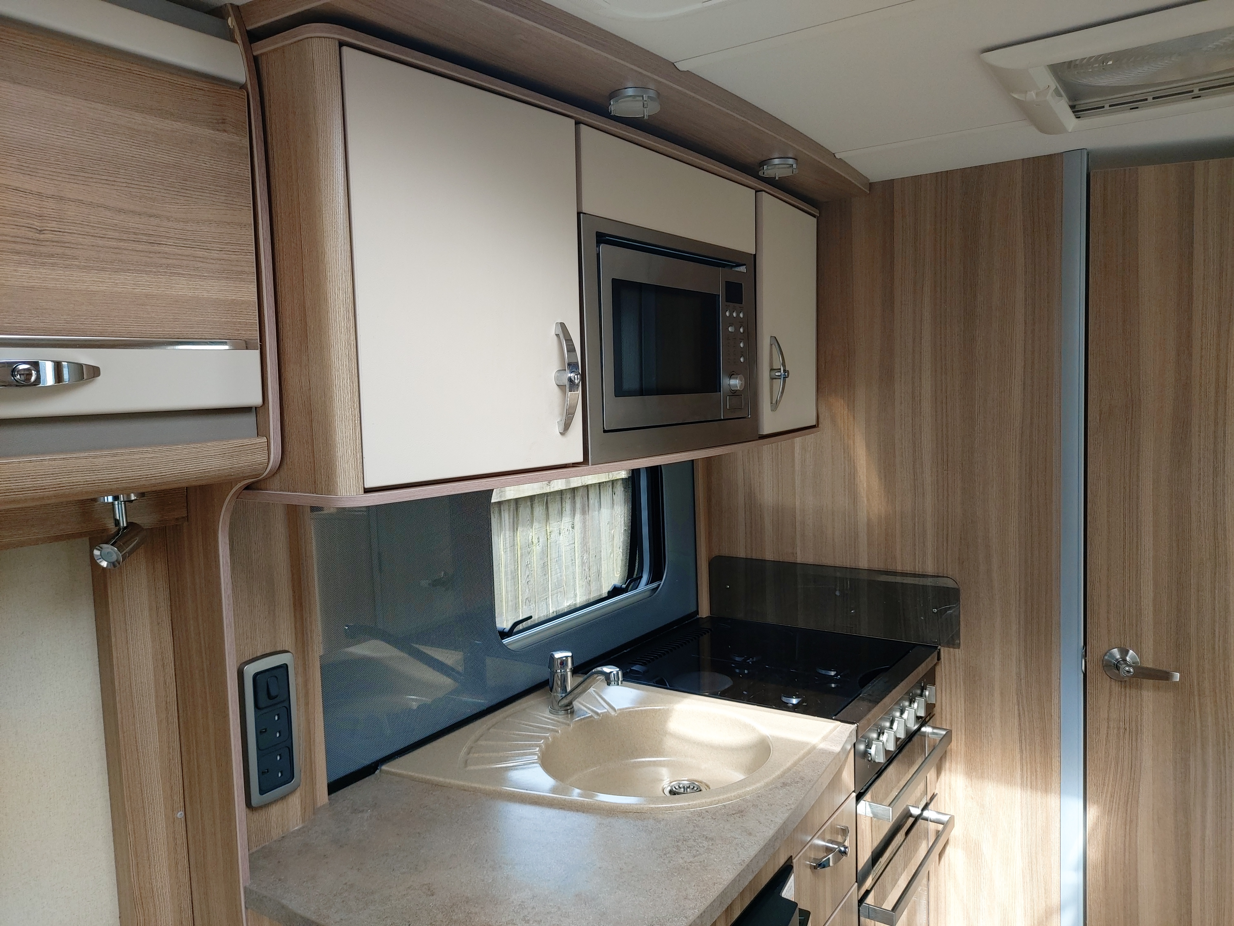 SUPERB 2013 Sterling Eccles SE Topaz 2 Berth End Washroom Caravan, Motor Mover