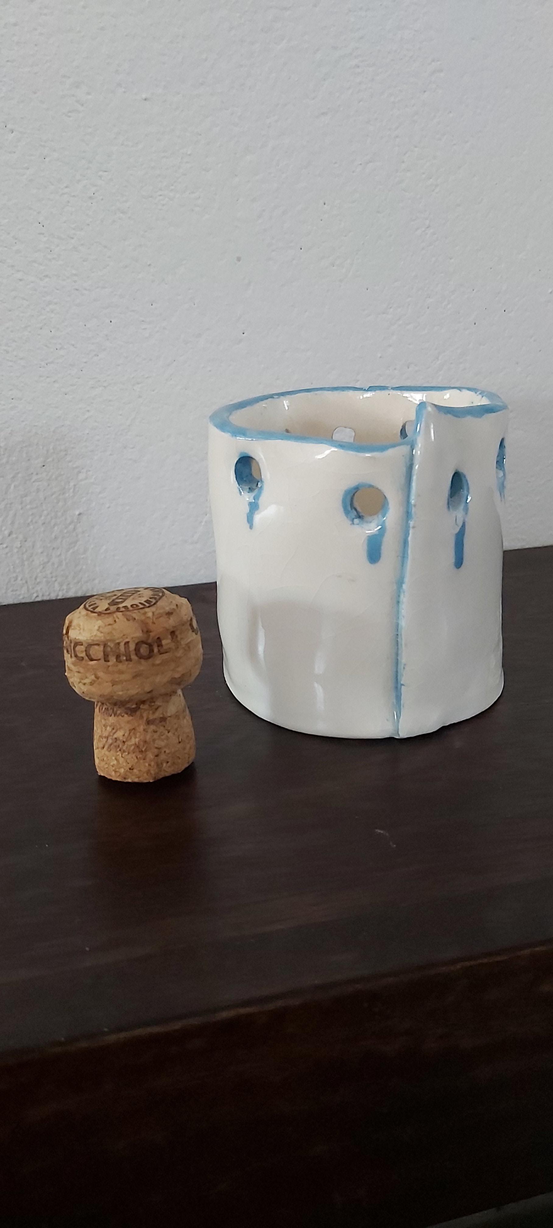 Porcelain pen holder pot