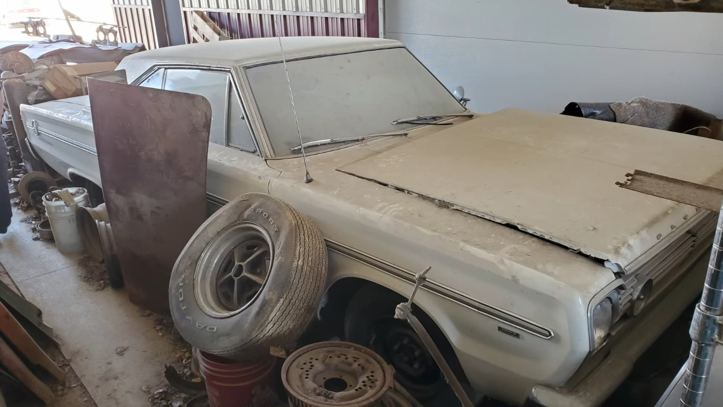 Rare HEMIs Parked for Decades: 1966 Belvedere/Satellite "Twins" Need a Second Chance