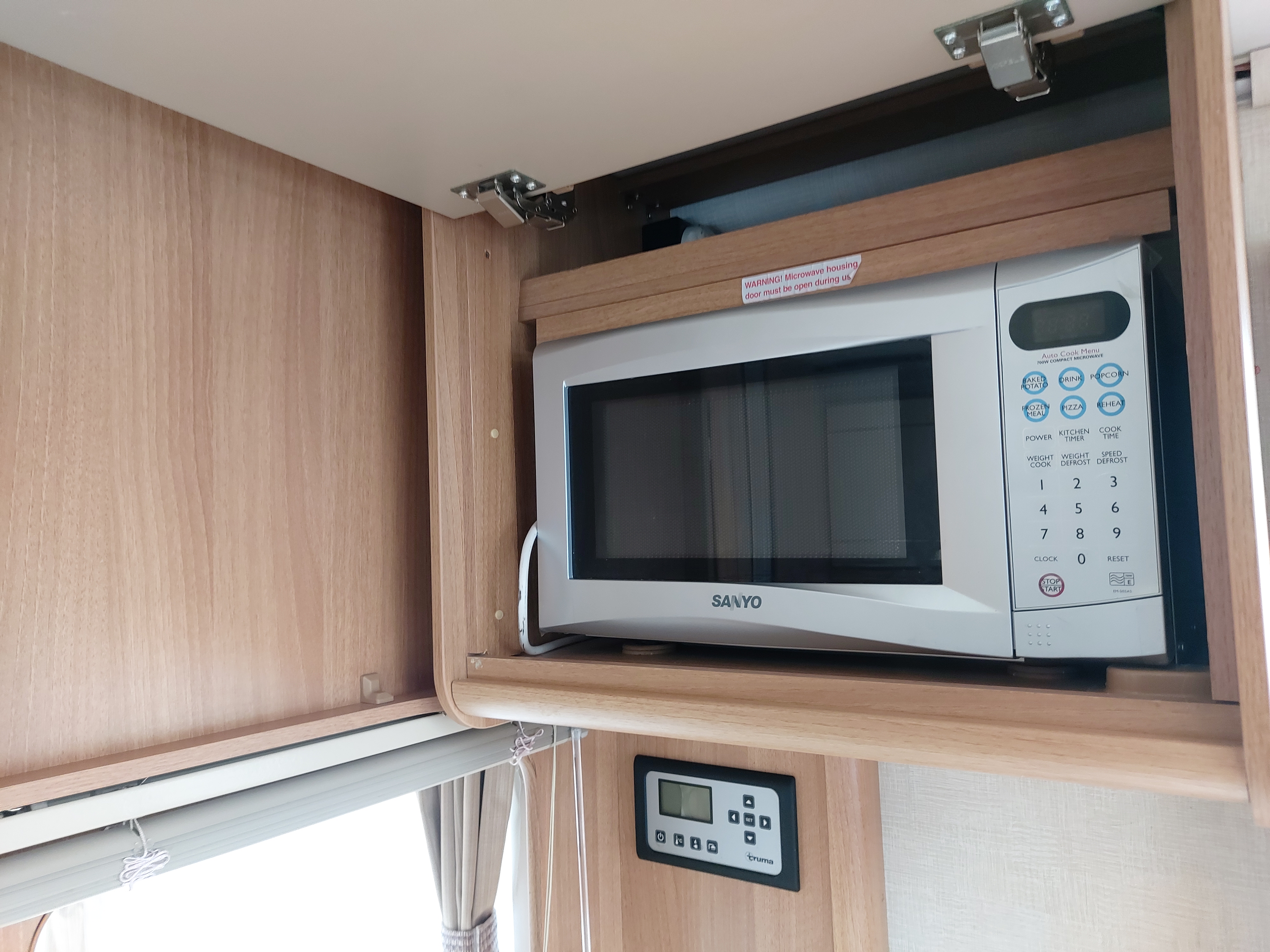 2012 Coachman VIP 560 4 Berth End Washroom Caravan Motor Mover