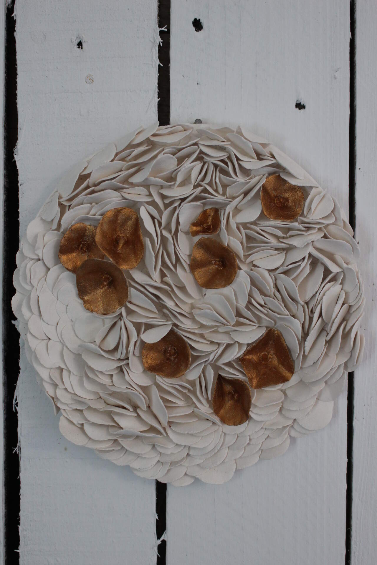 Porcelain & gold flower detail wall plaque