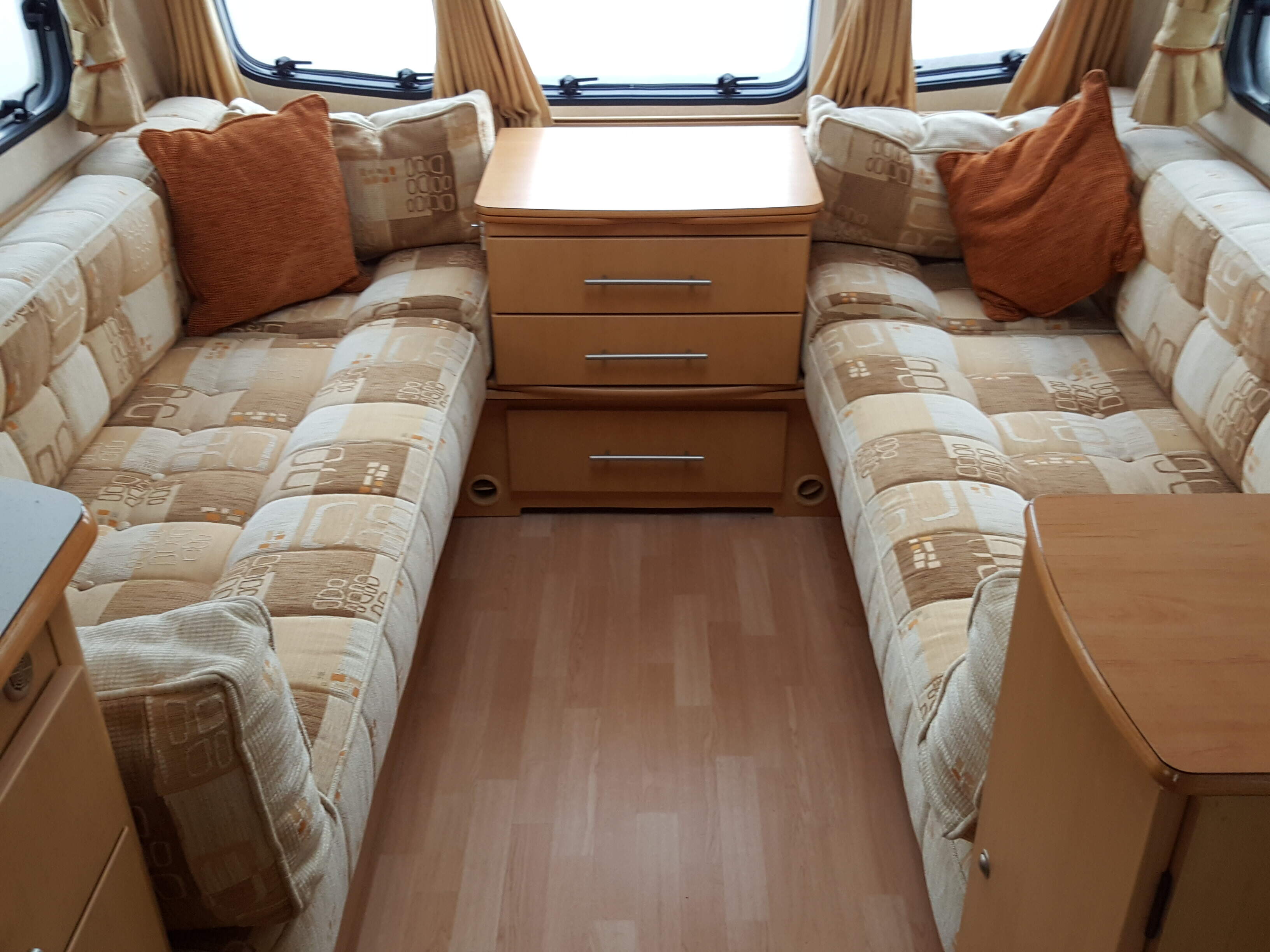 NOW SOLD 2007 Bailey Pageant Champagne 4 Berth Side Dinette End Washroom Caravan