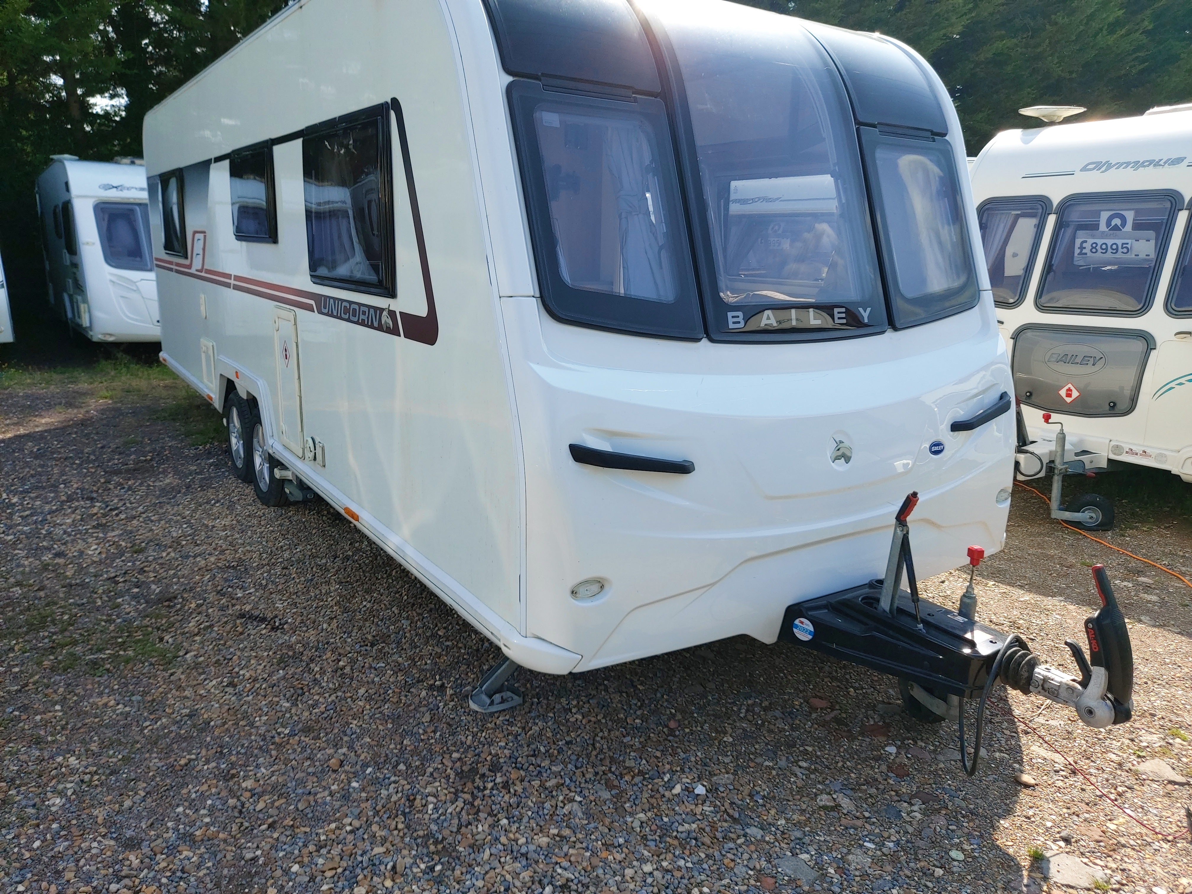 2018 Bailey Unicorn Pamplona Twin Axle Island Bed Caravan, Twin Movers, Solar