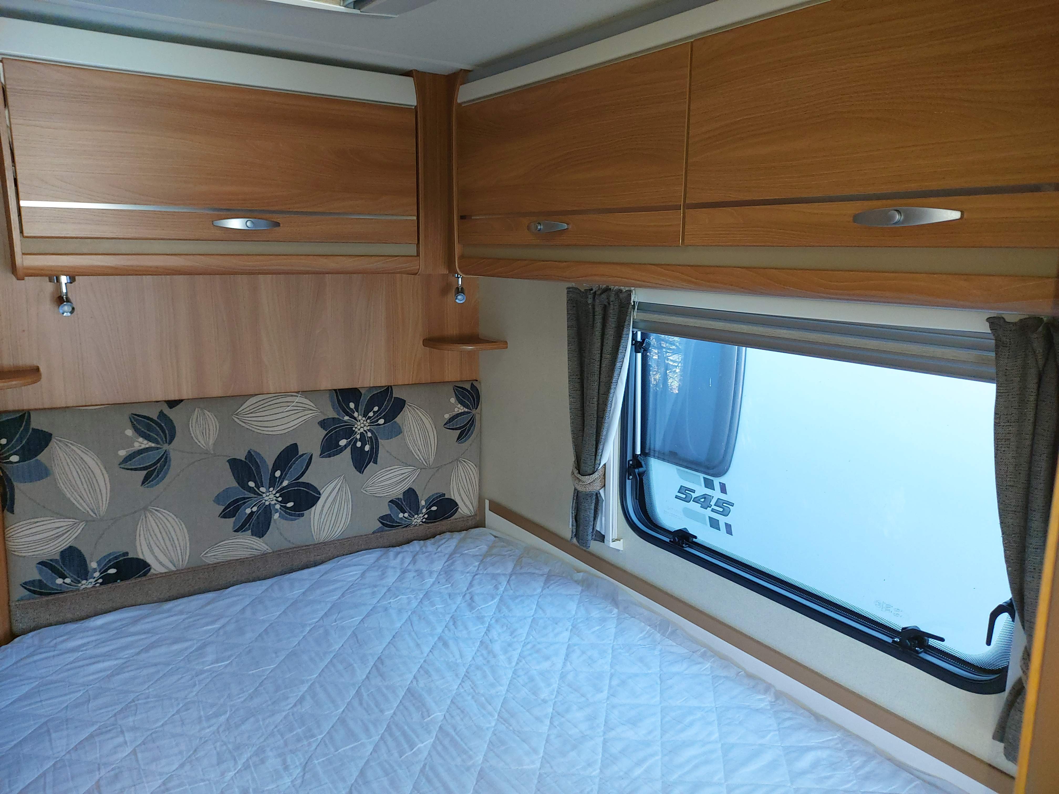 2012 Swift Challenger Sport 554 Fixed Bed End Washroom Caravan, Motor Mover