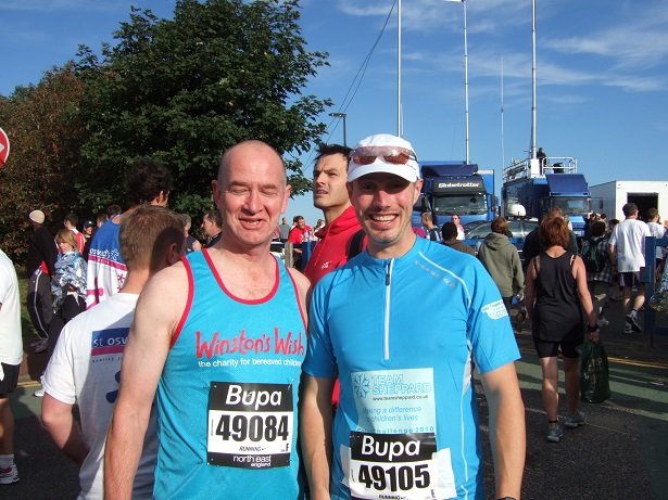 Kev & Andy Marshall(Sponsor) warming up at the start line. Andy can do this with his eyes closed :)