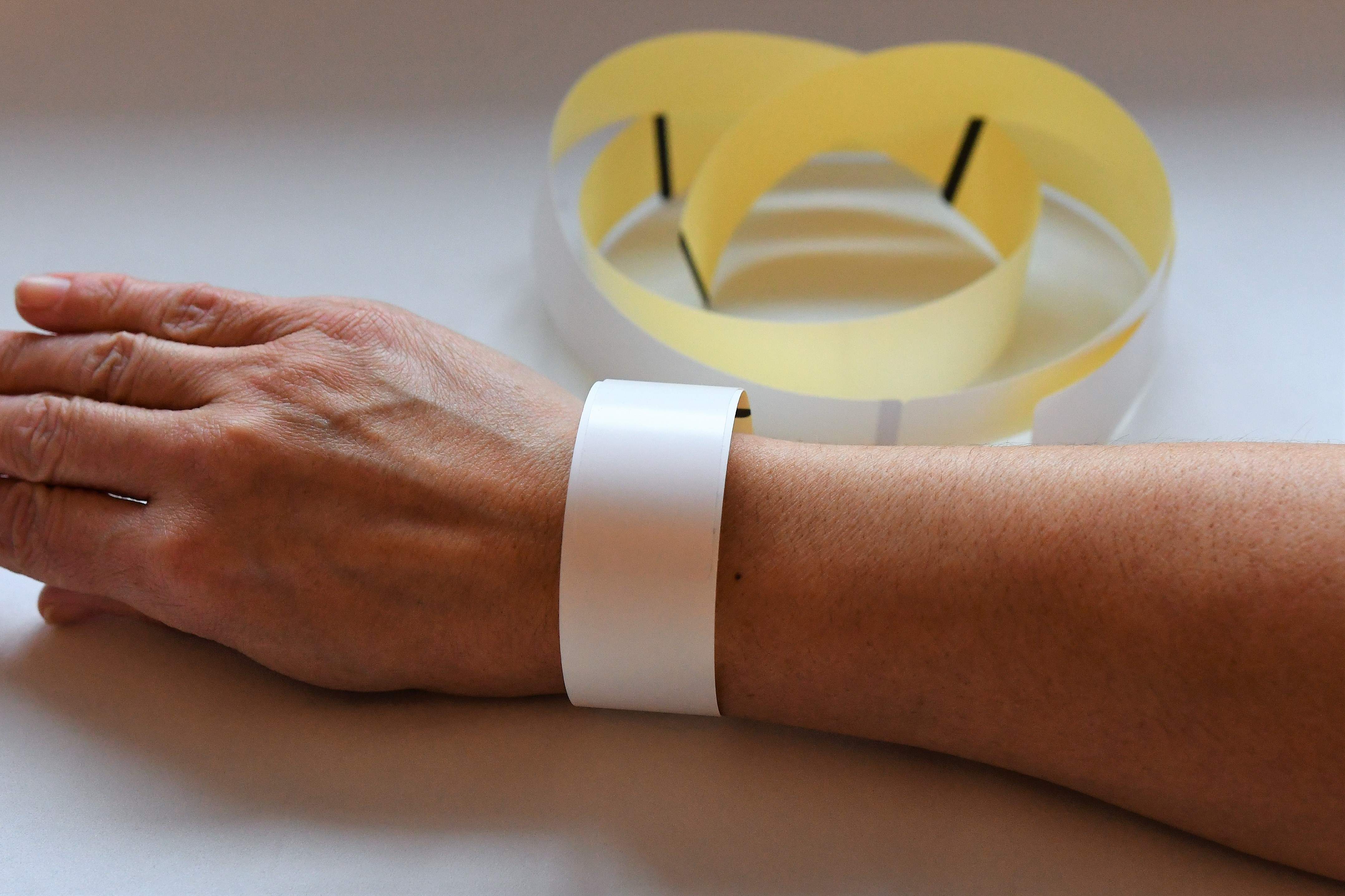 self-adhesive closure wristband, patient ID, direct thermal, wristband