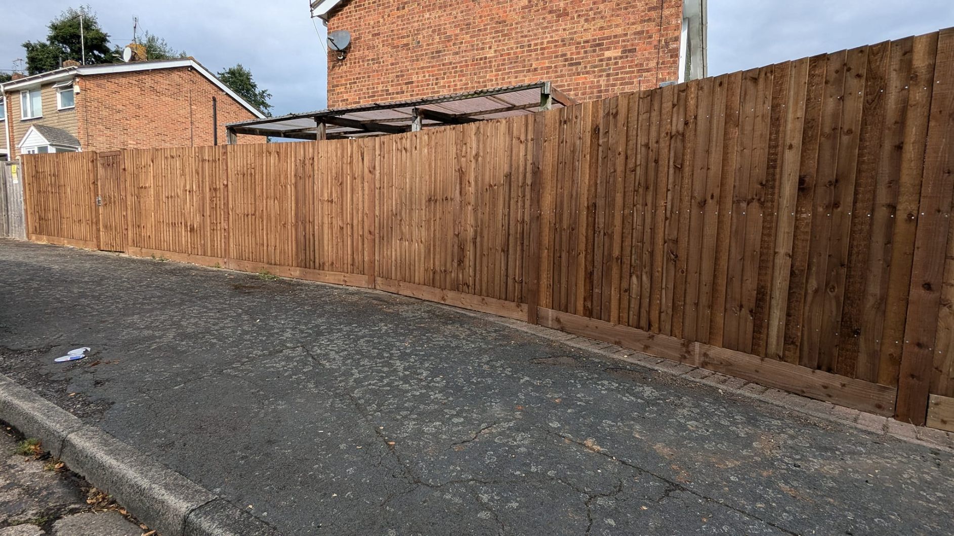 How to Maintain and Repair a Wooden Fence