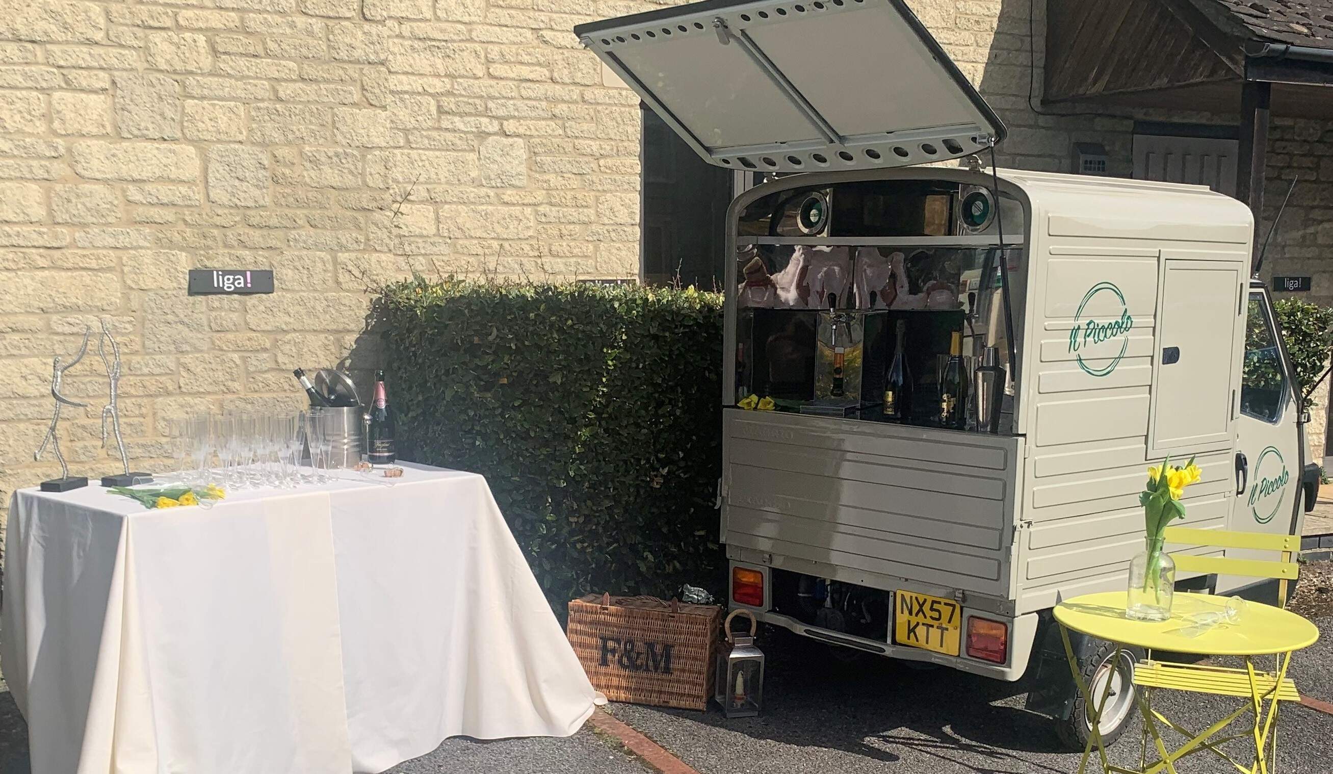Il Piccolo - mobile bar for corporate events, weddings, conferences, and celebrations
