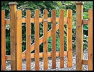 Pointed top picket gate