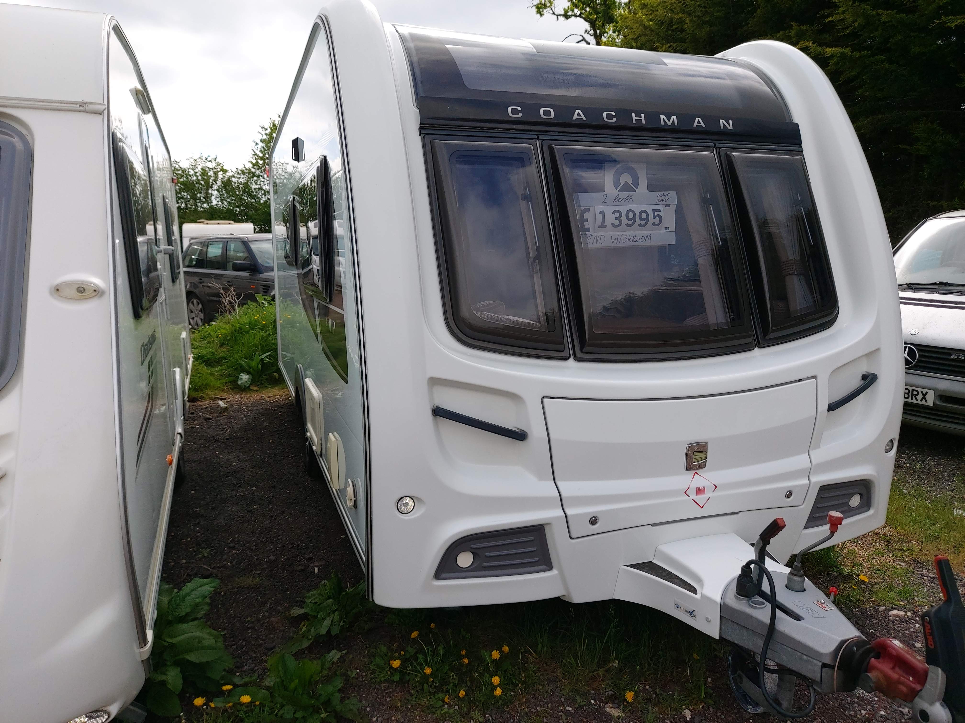 2012 Coachman VIP 460-2 Berth End Washroom Caravan, Motor Mover, Solar Panels
